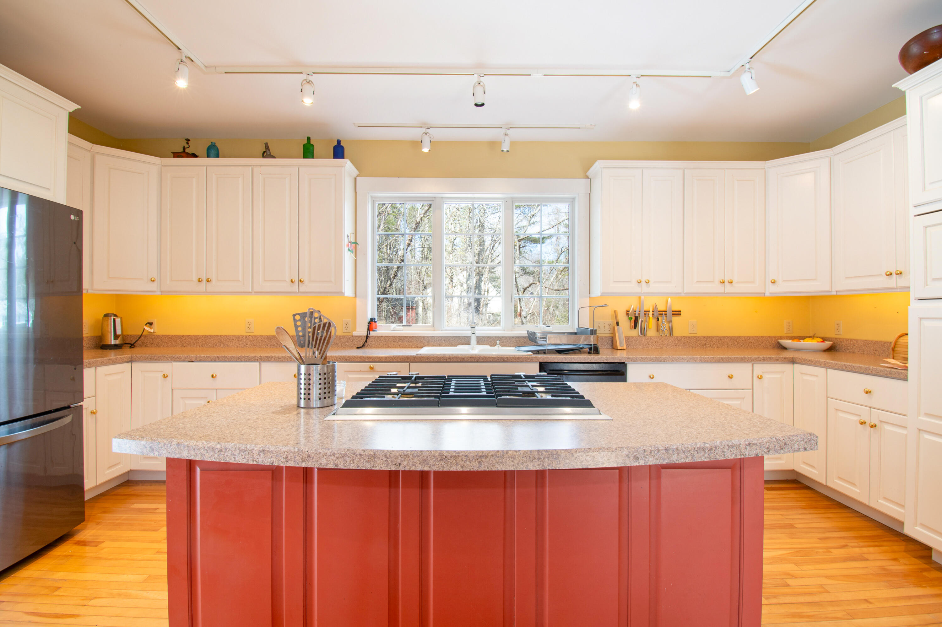 300 E East Neck Road