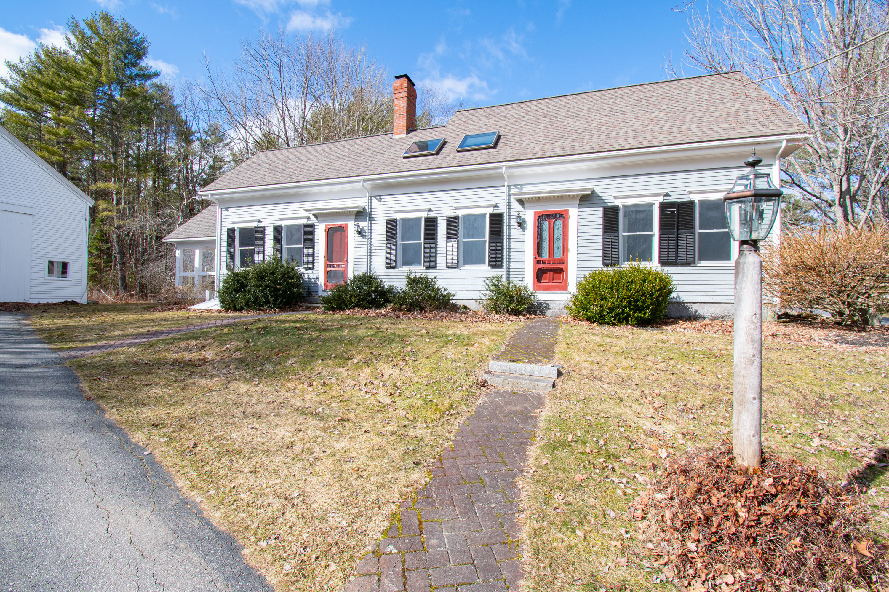 300 E East Neck Road