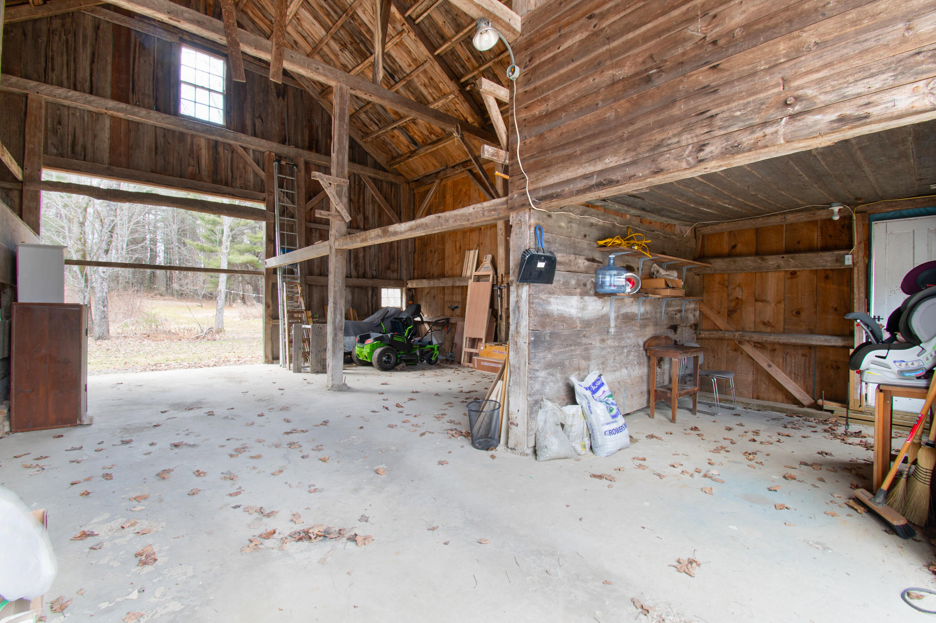 300 E East Neck Road