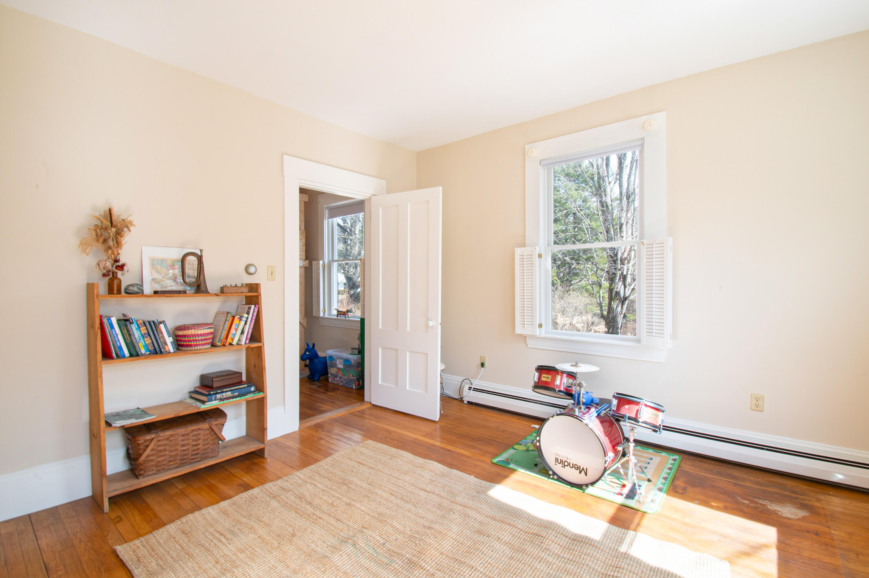 300 E East Neck Road