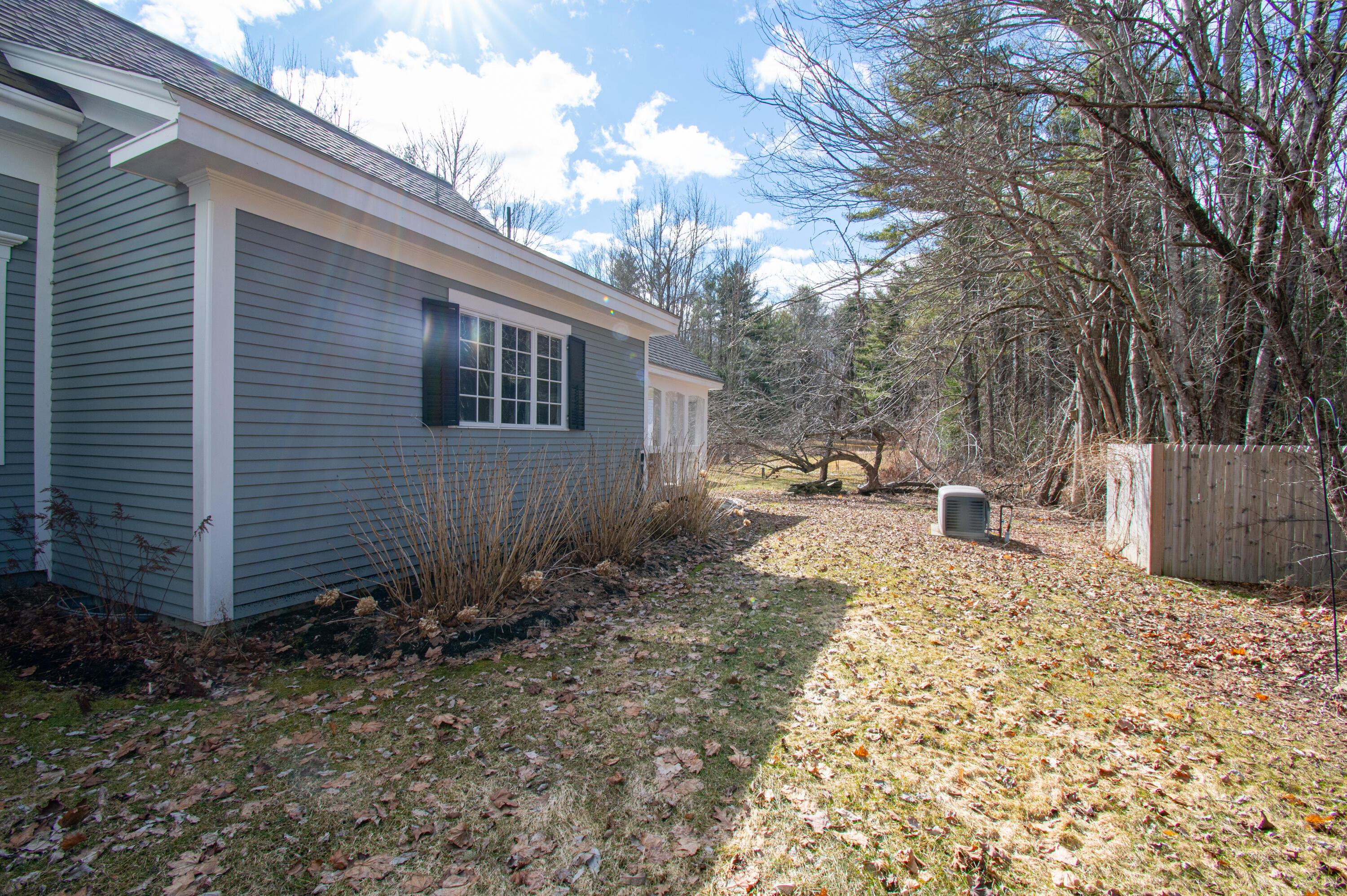 300 E East Neck Road