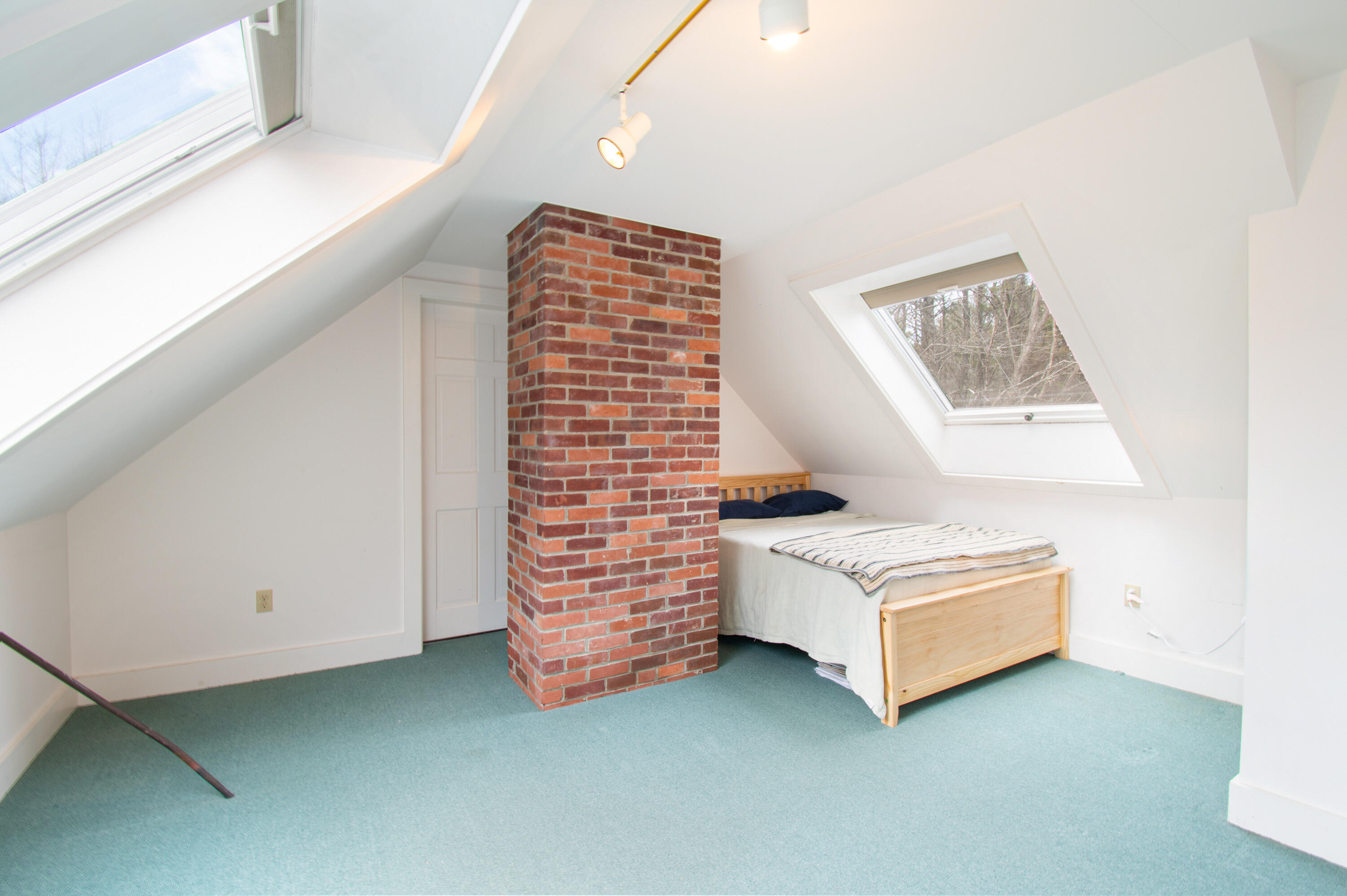 300 E East Neck Road