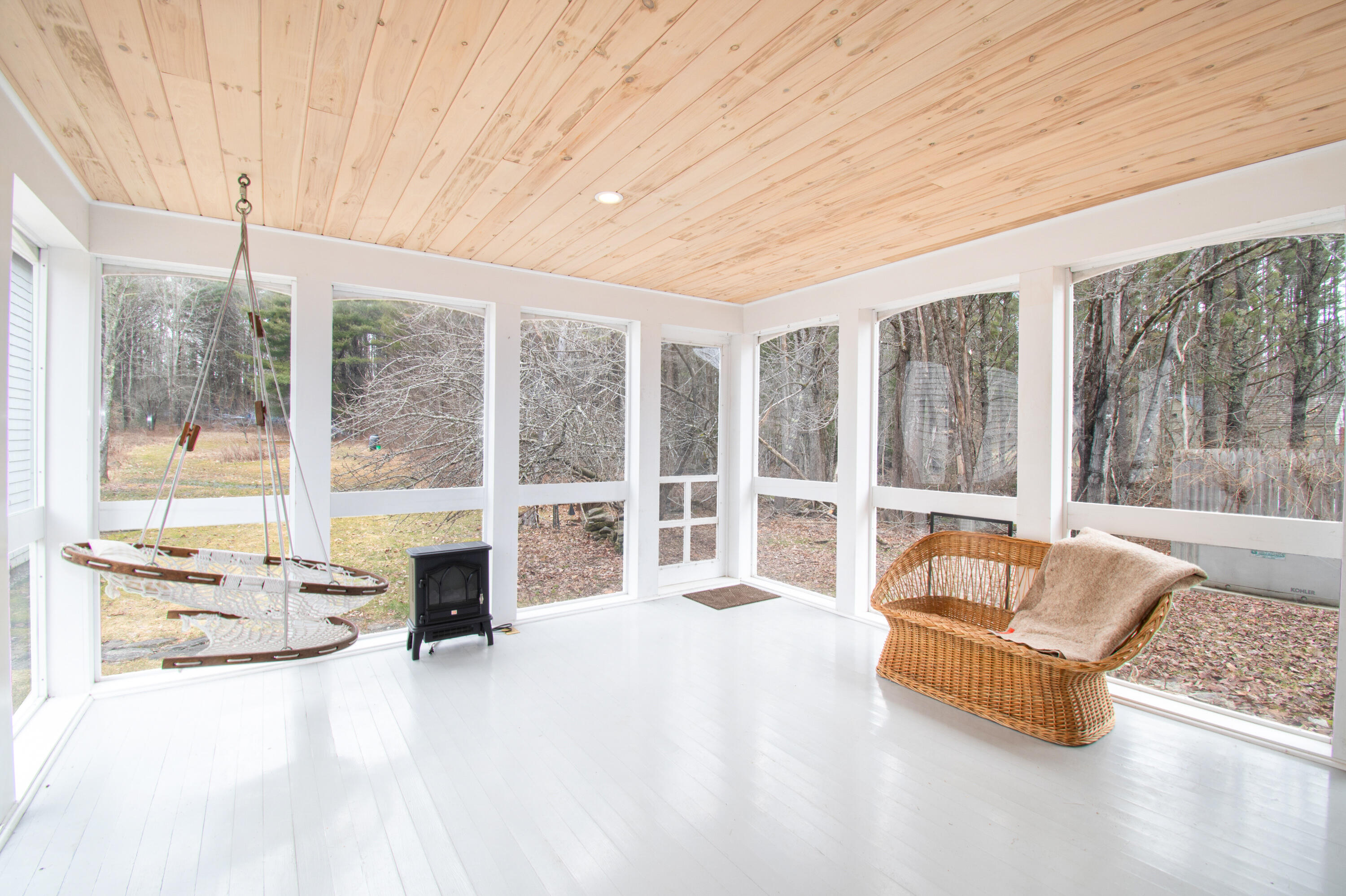 300 E East Neck Road