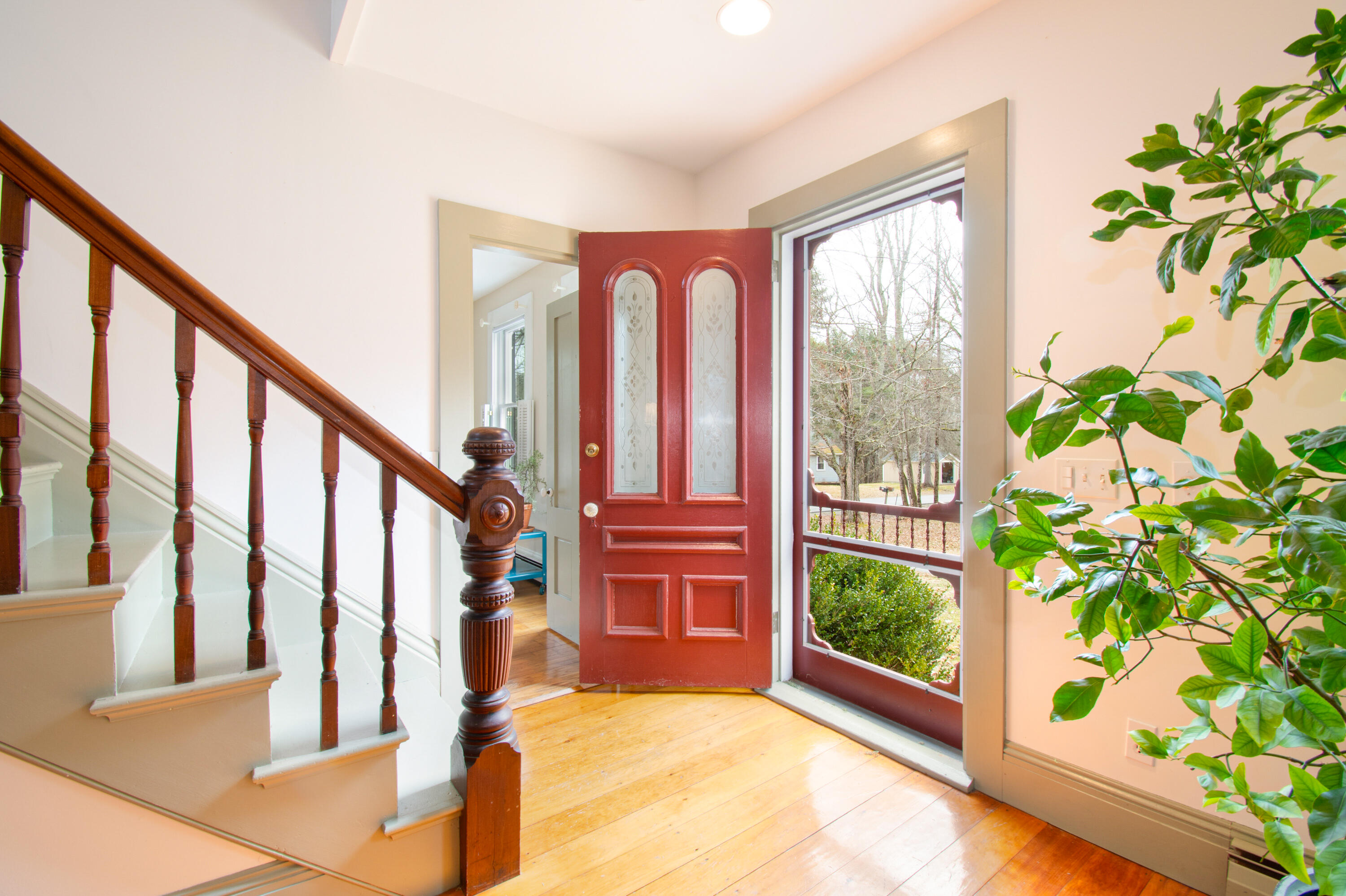 300 E East Neck Road