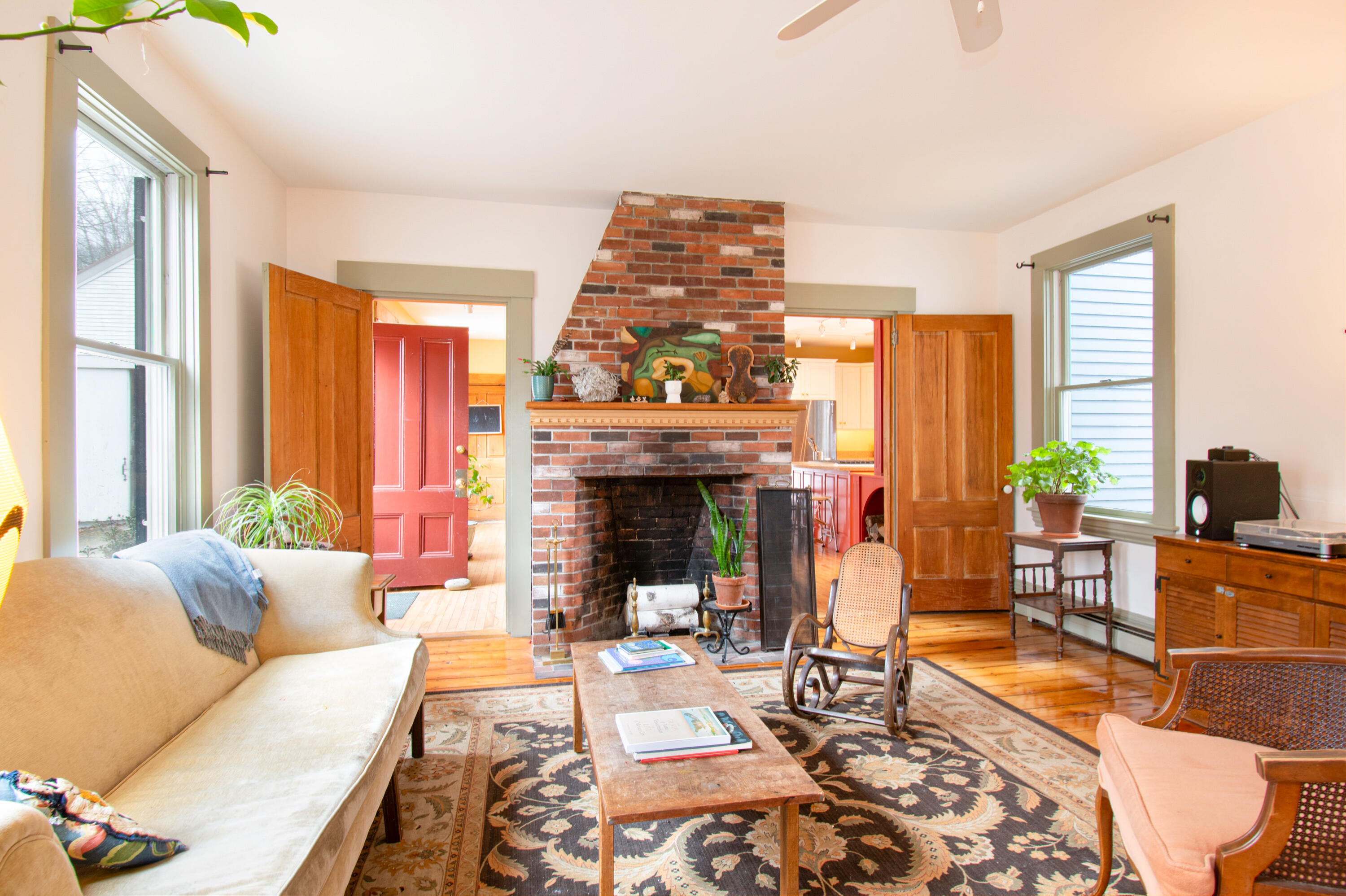 300 E East Neck Road