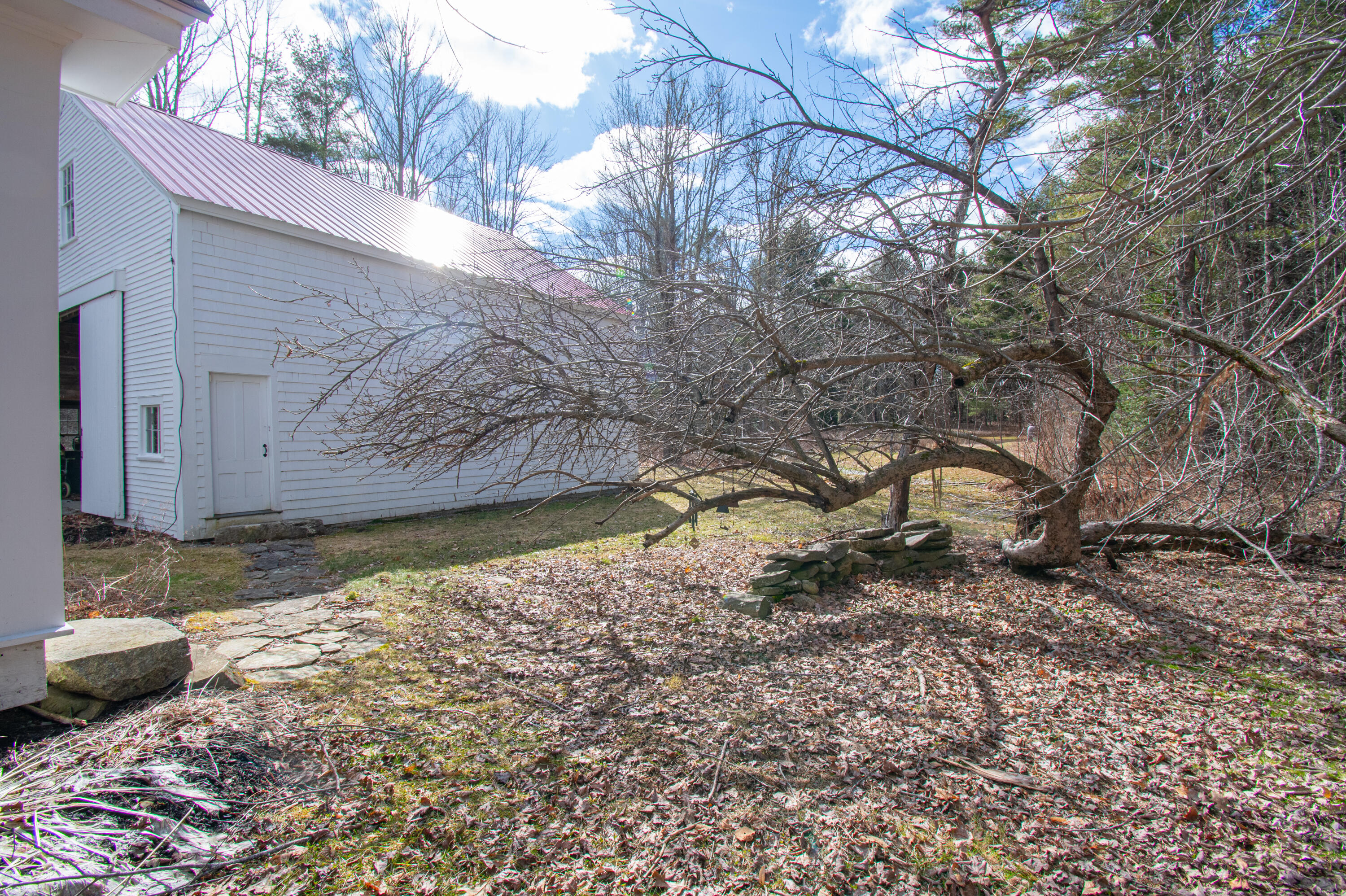 300 E East Neck Road