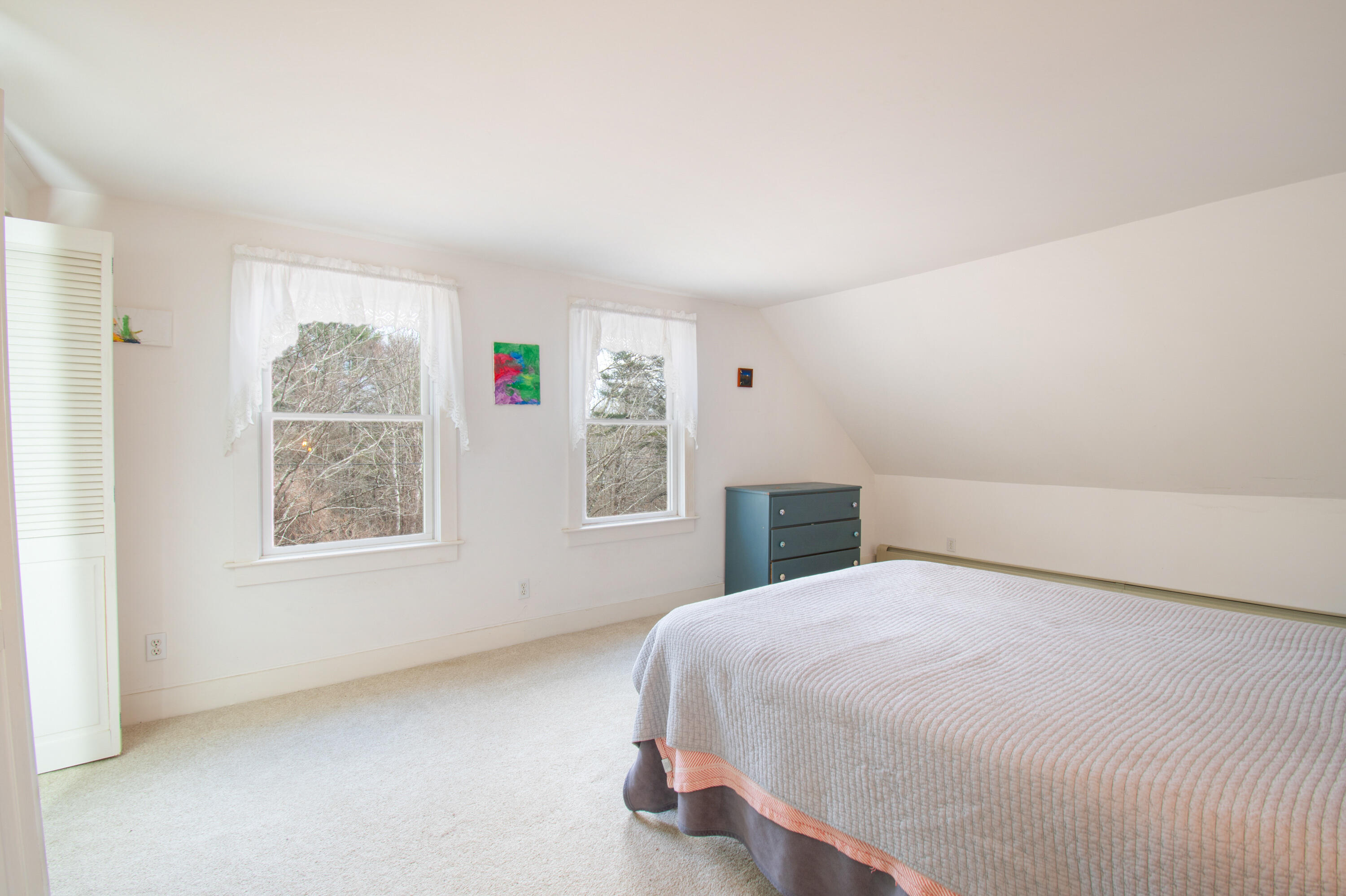 300 E East Neck Road
