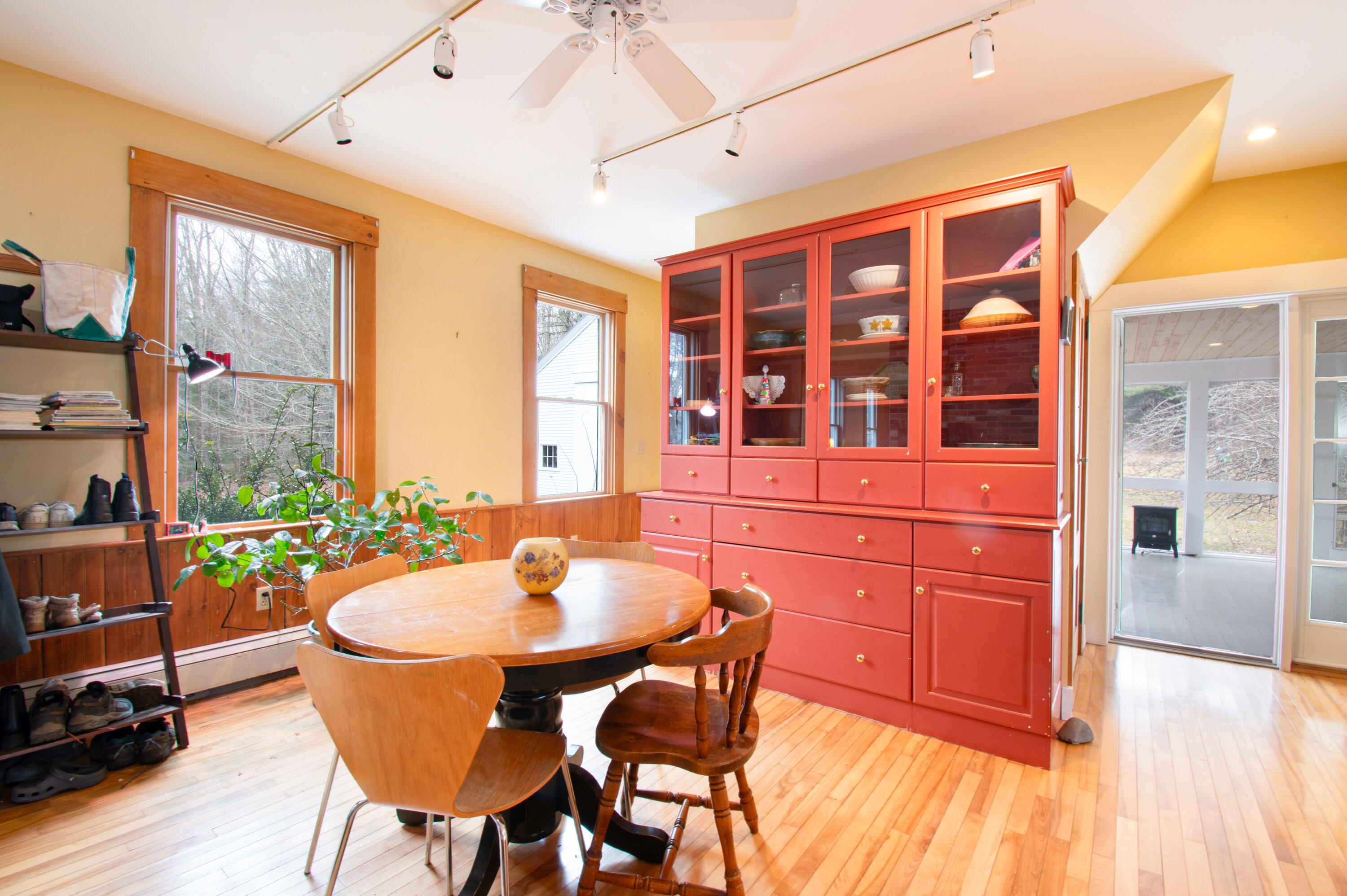 300 E East Neck Road