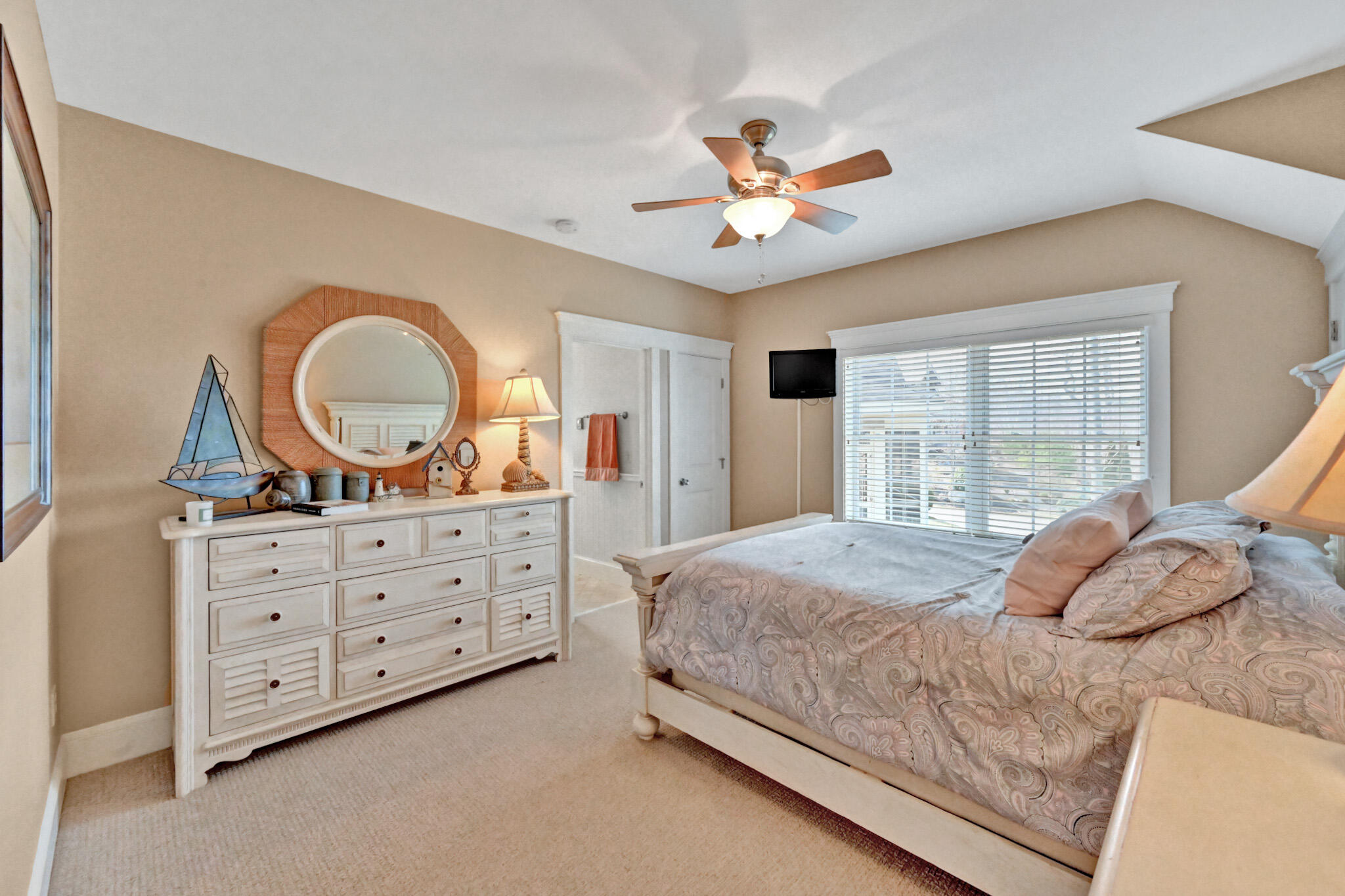 29 W Island Way, 512