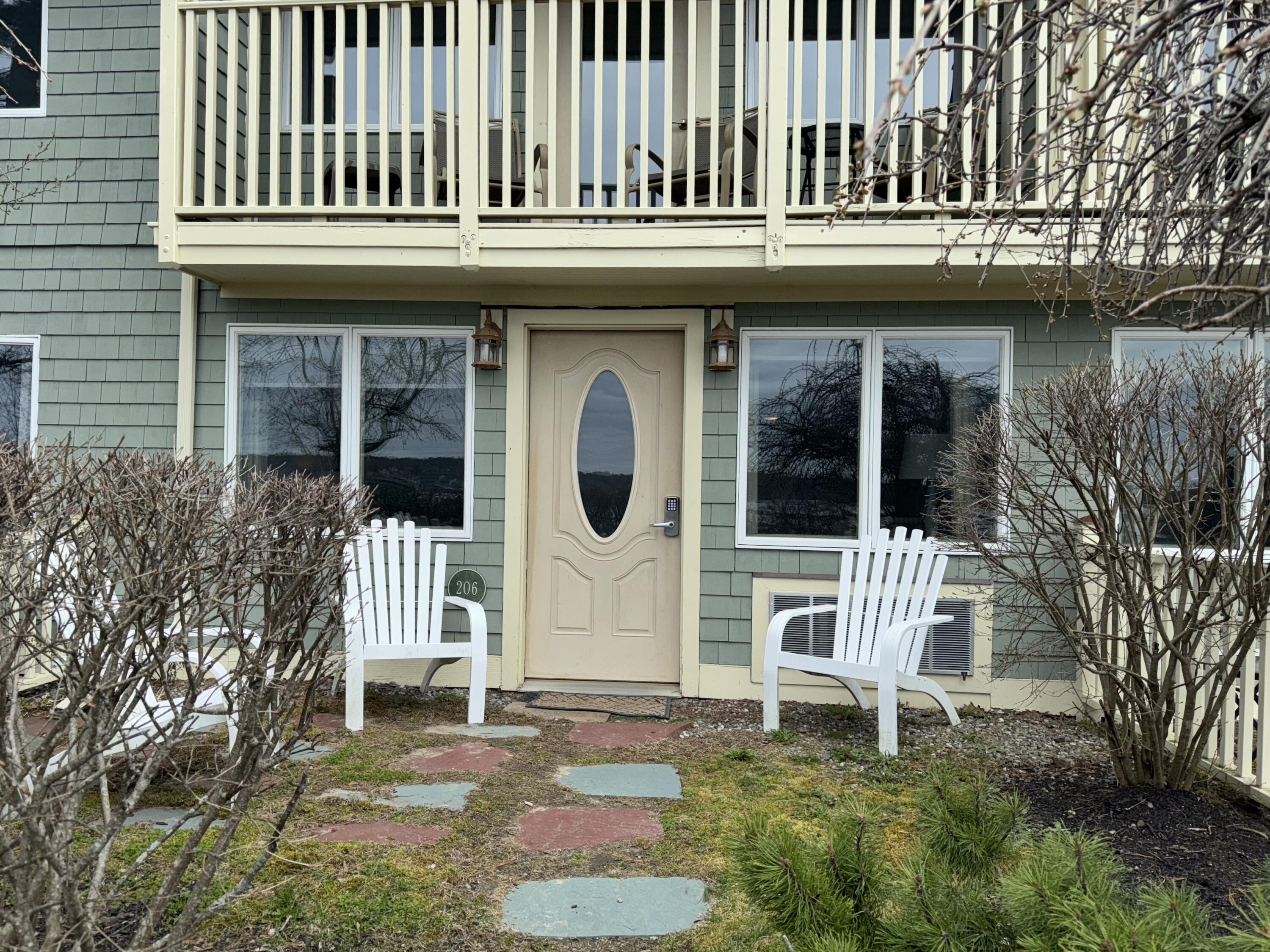 304 Eddy Road, 206