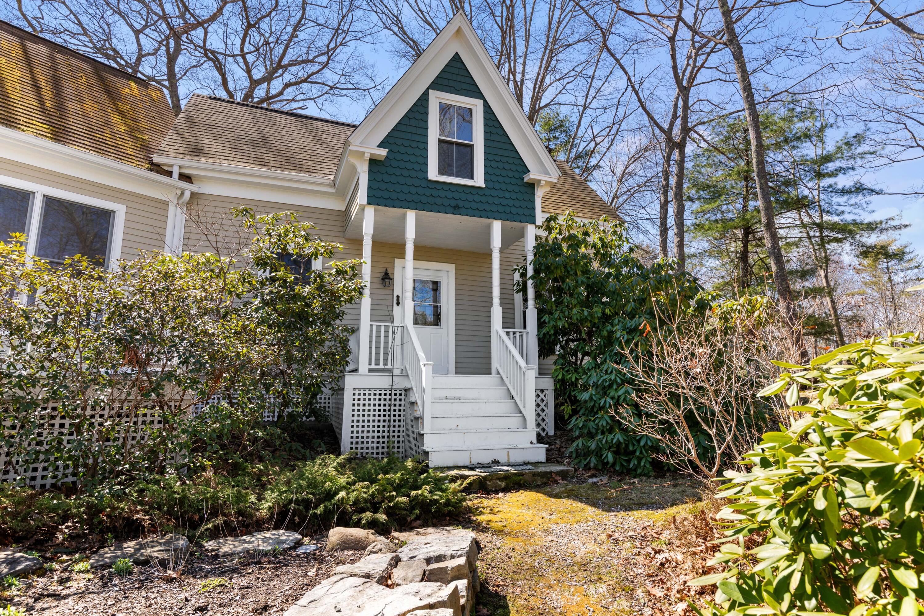 32 Oakland Avenue