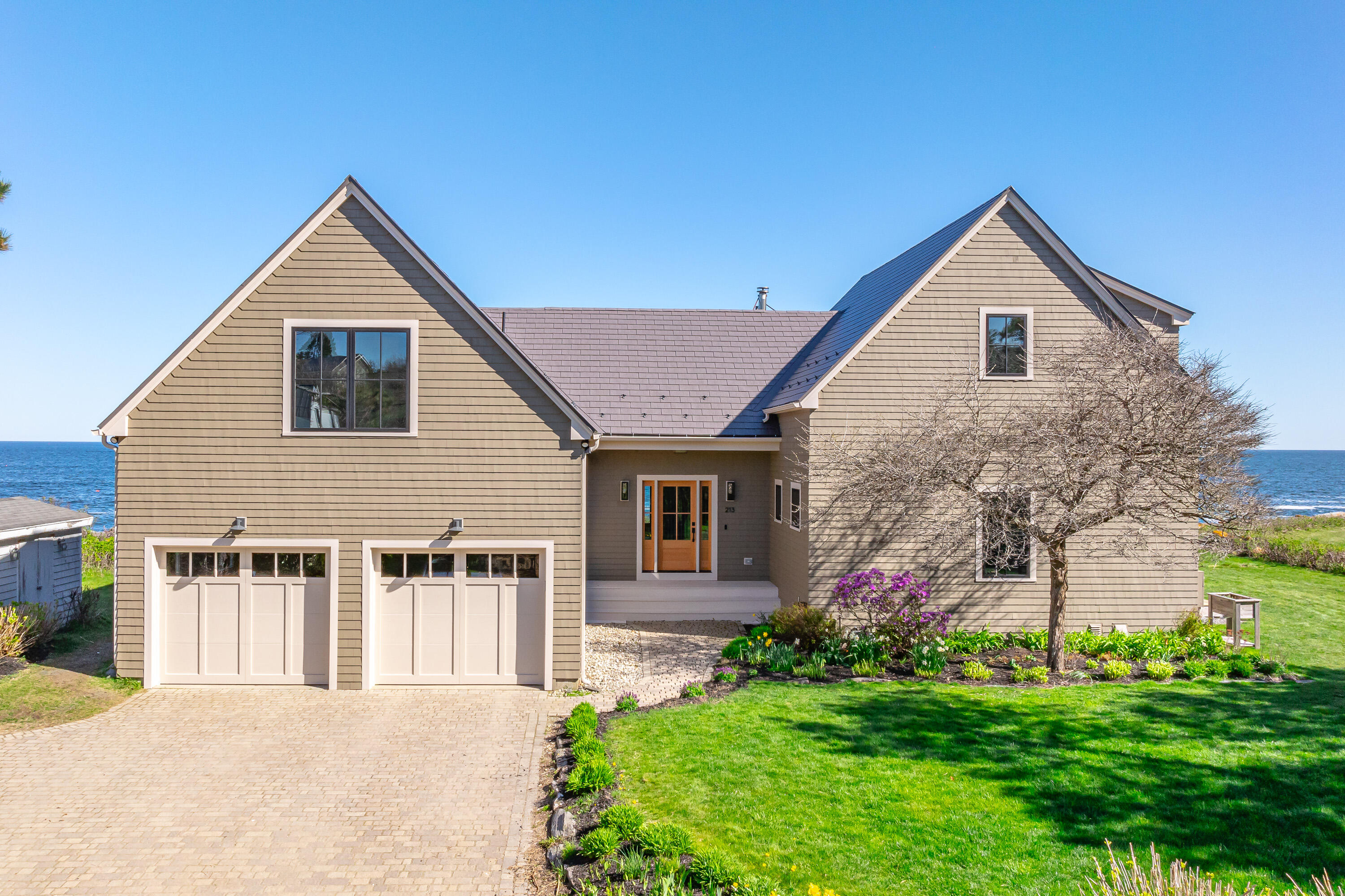 213 Two Lights Road