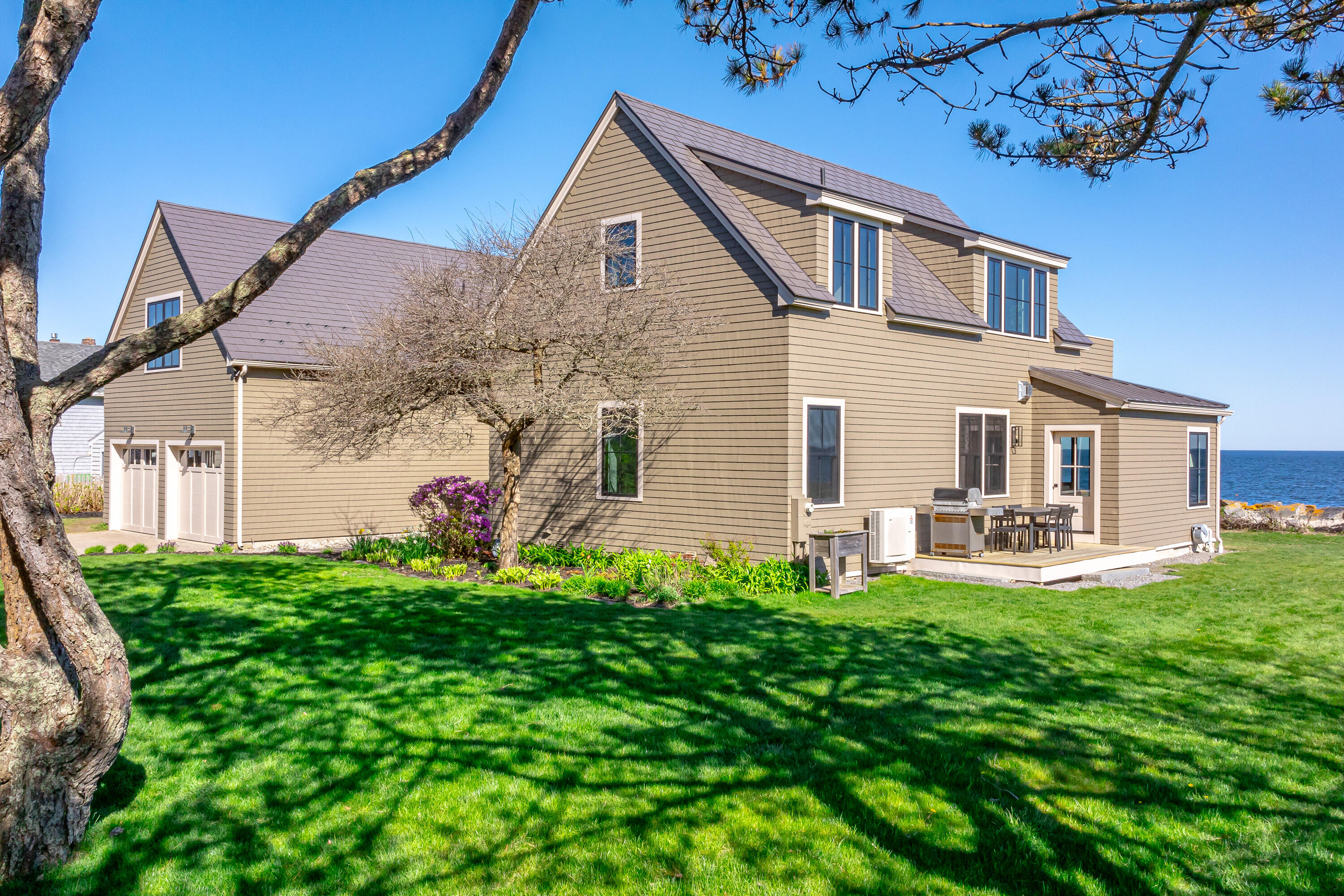 213 Two Lights Road
