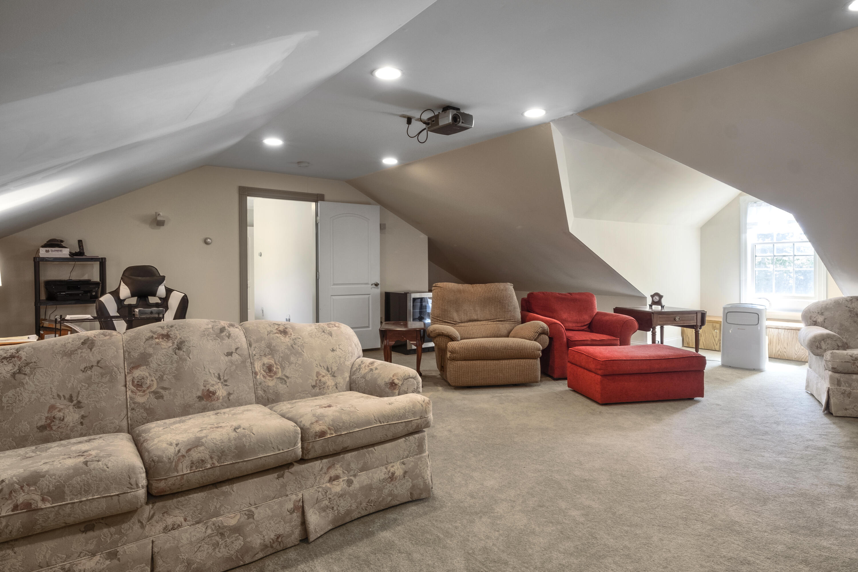 17 Ledgewood Drive