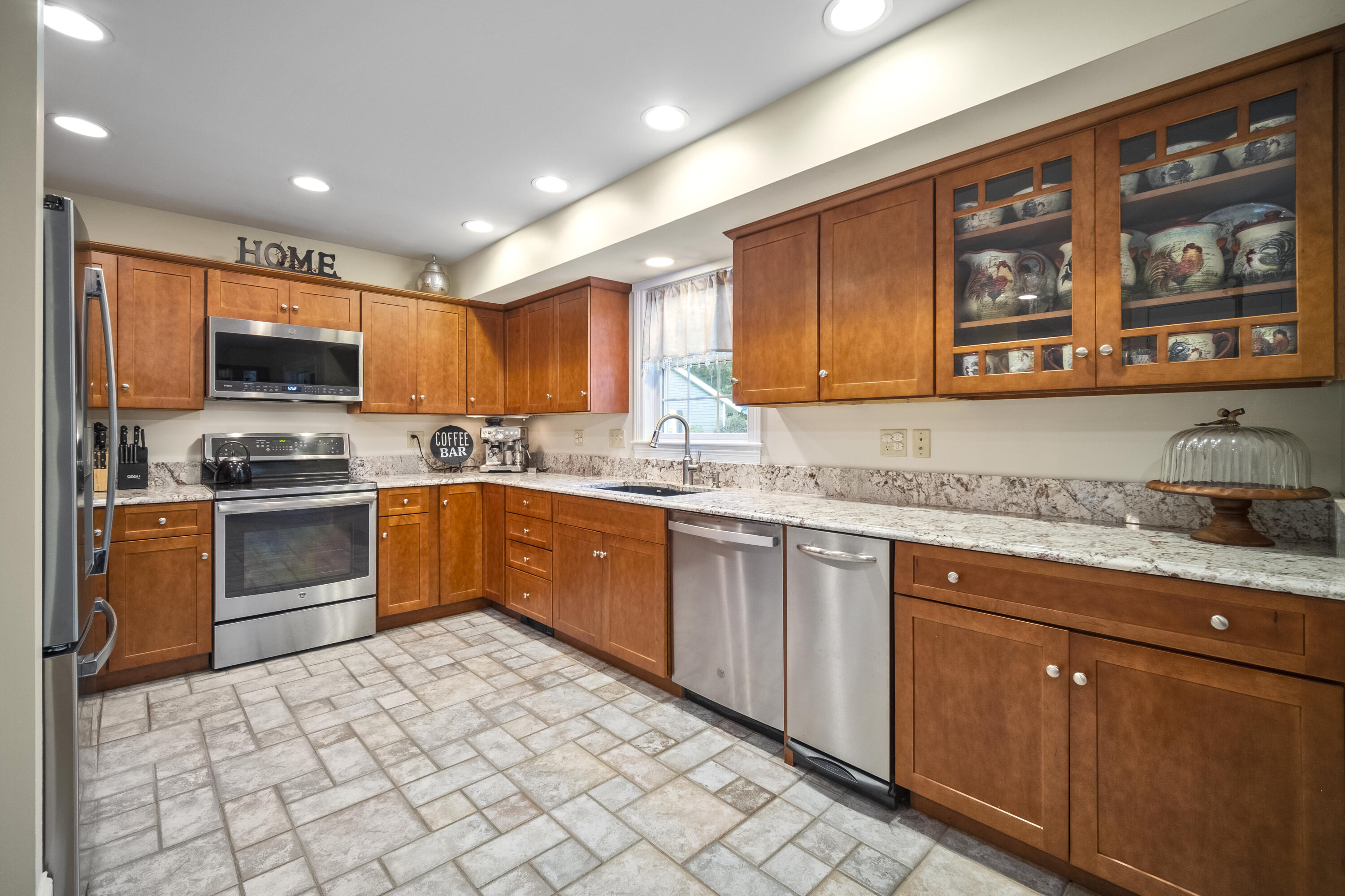 17 Ledgewood Drive
