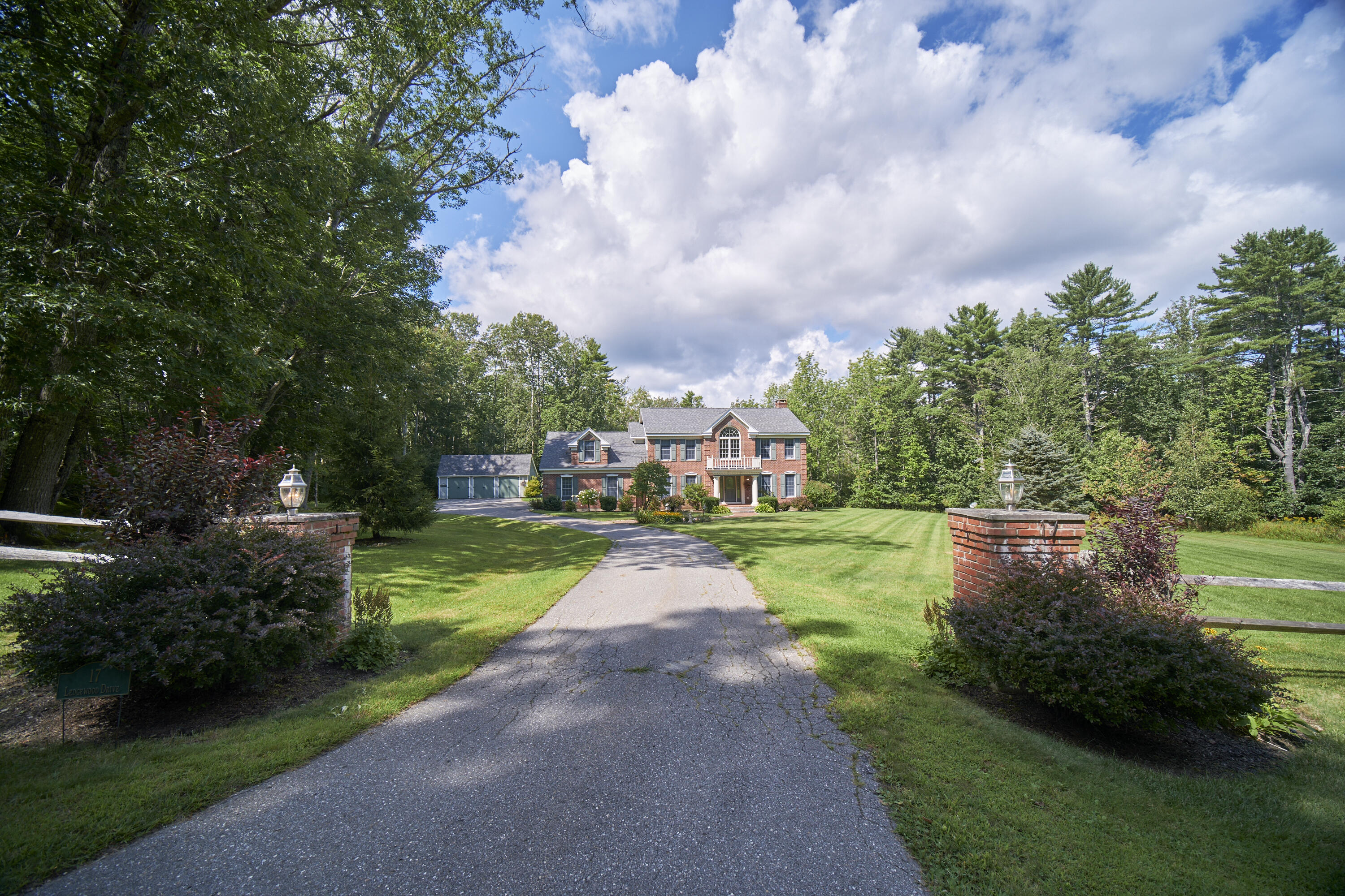 17 Ledgewood Drive