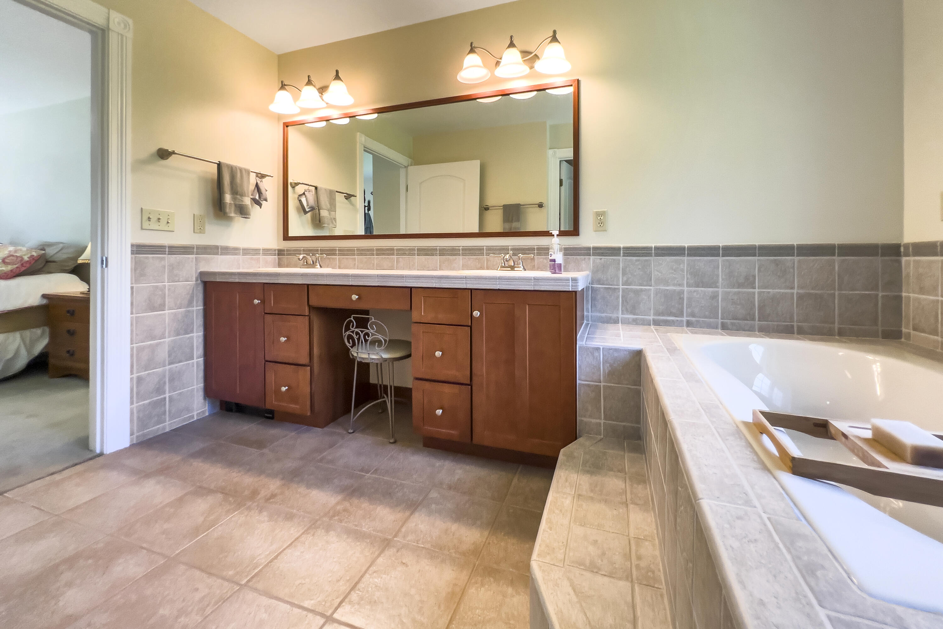 17 Ledgewood Drive