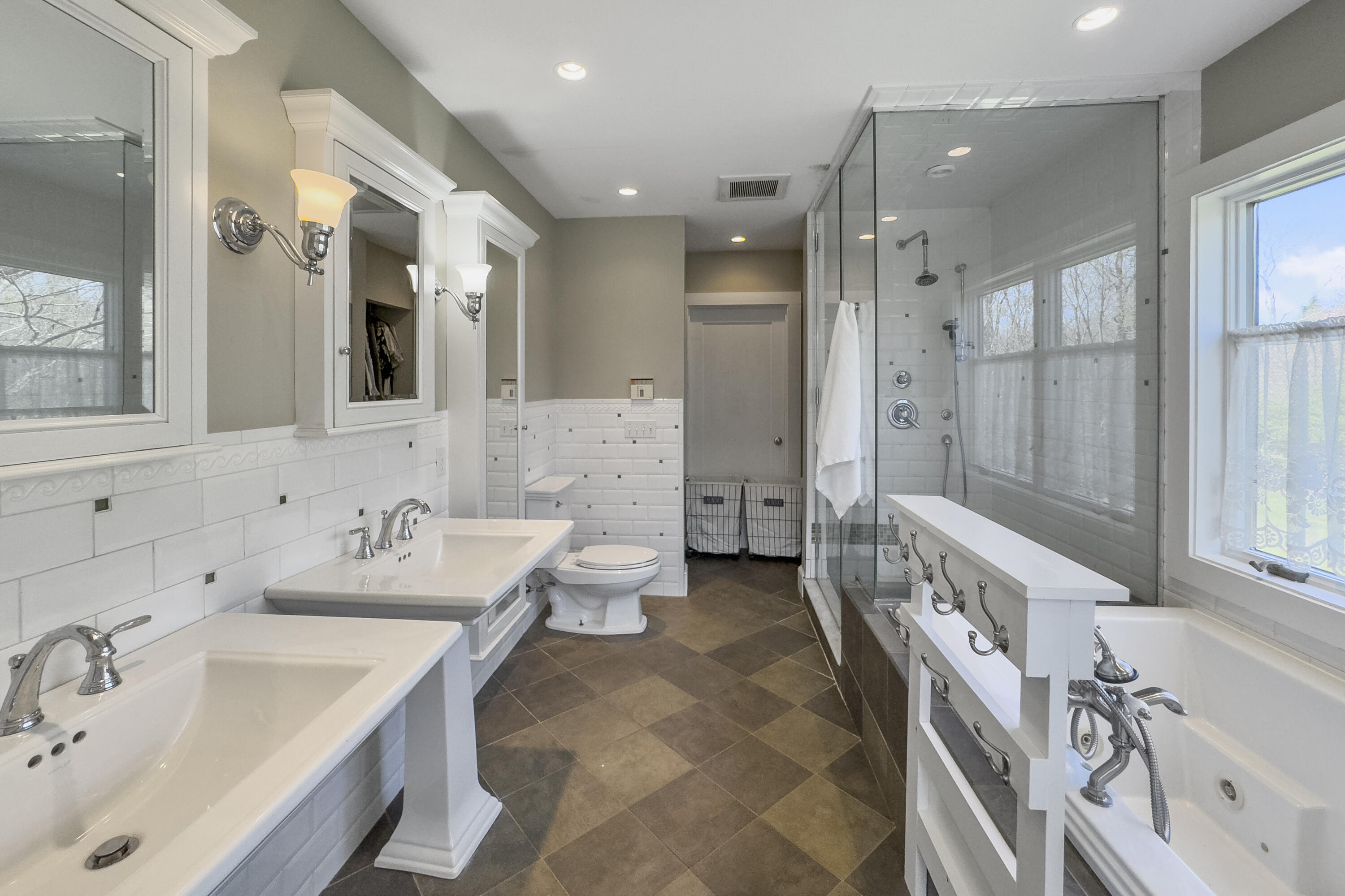 16 Ledgewood Drive