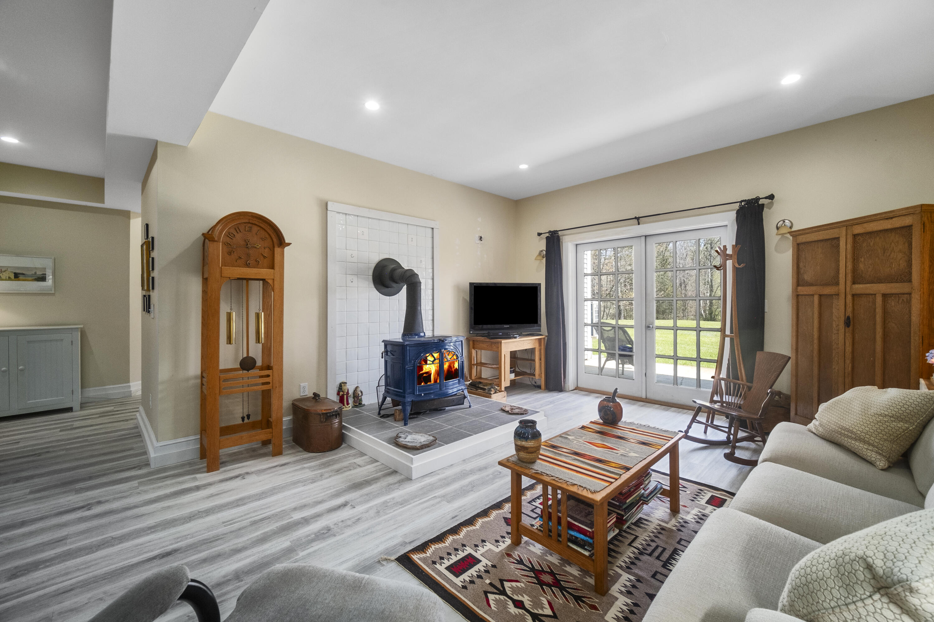 16 Ledgewood Drive