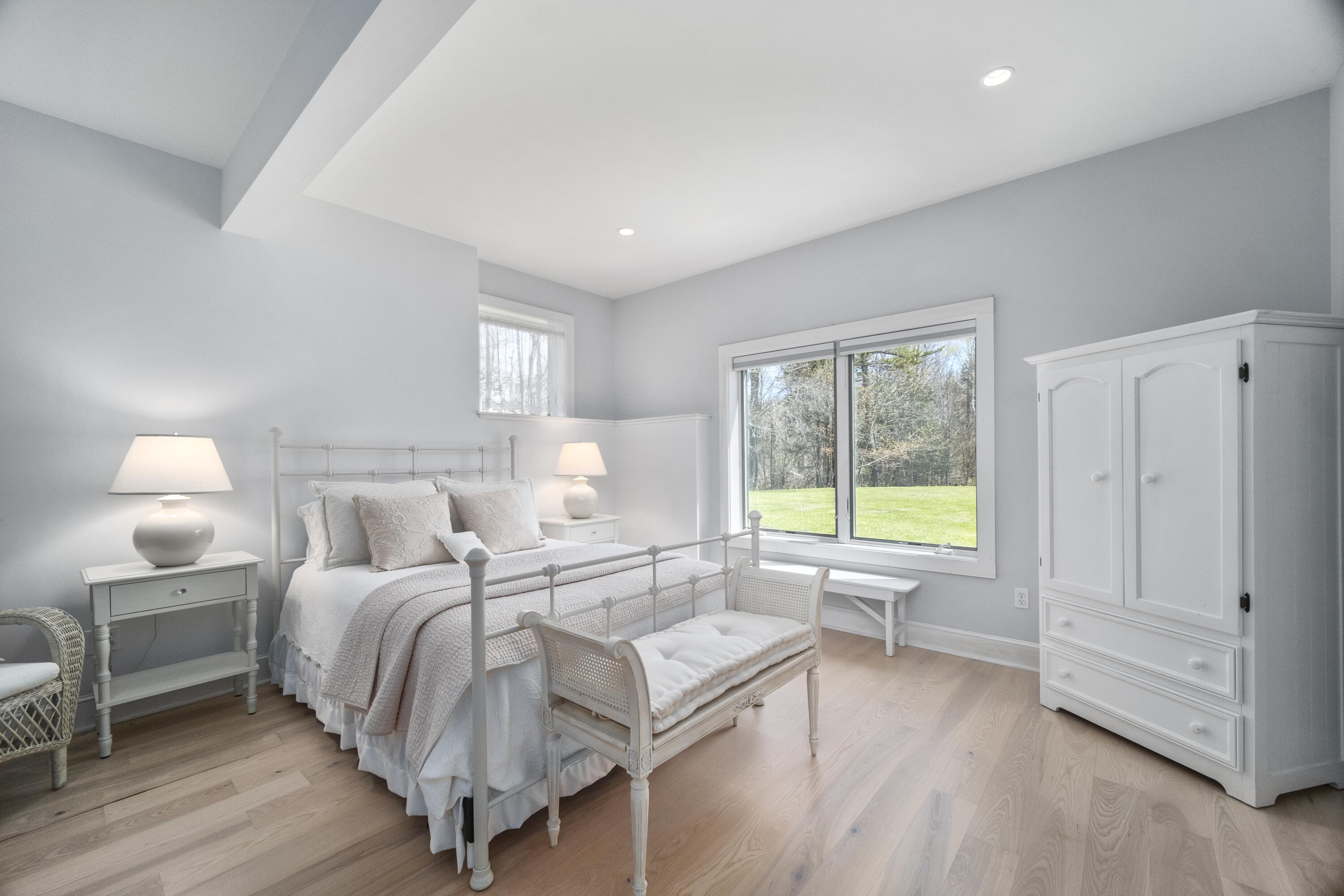 16 Ledgewood Drive