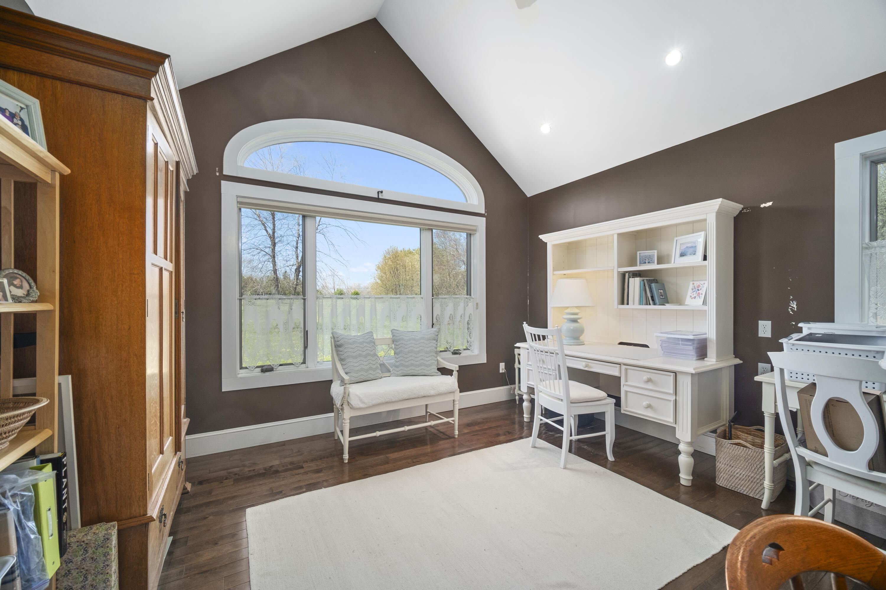 16 Ledgewood Drive