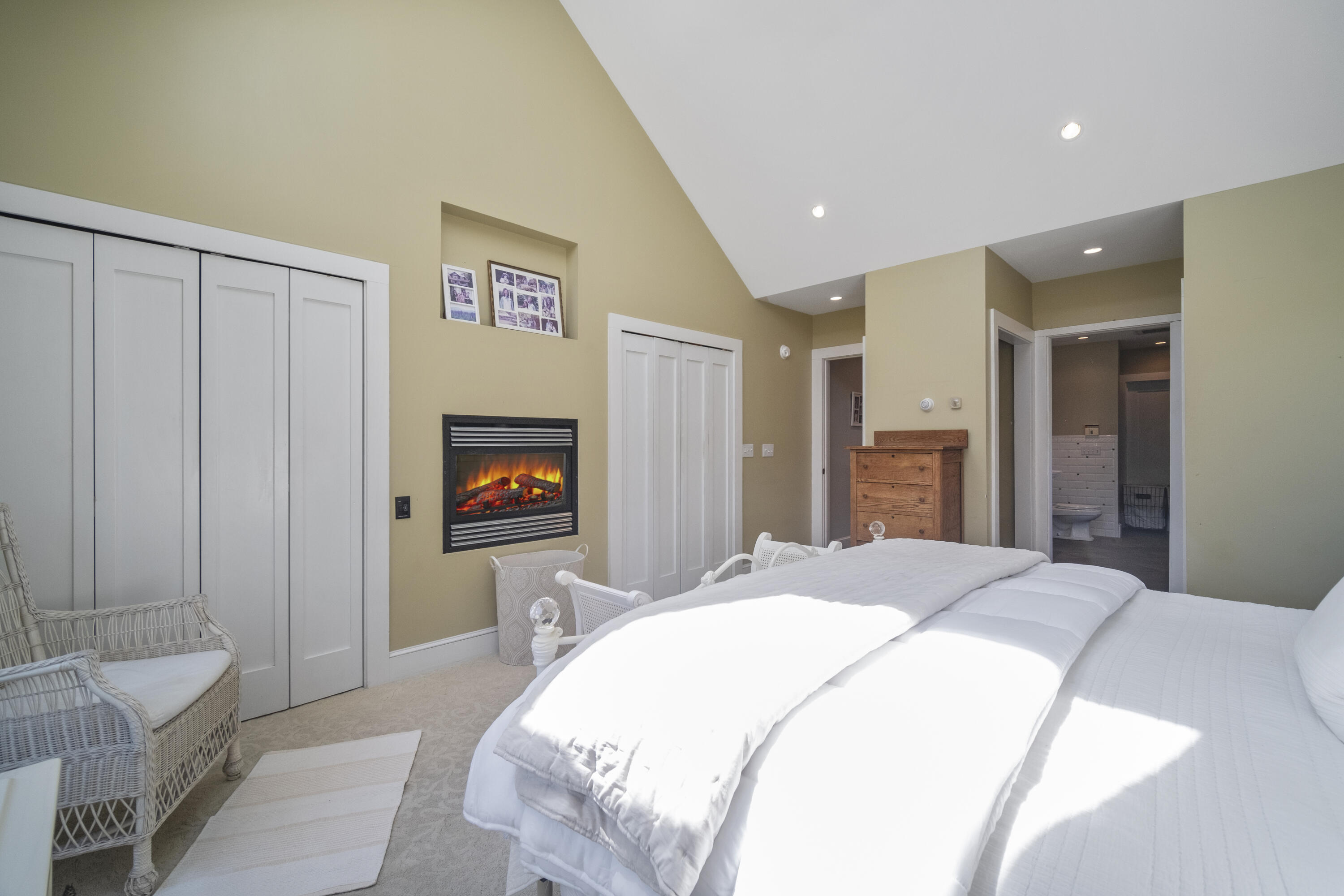 16 Ledgewood Drive