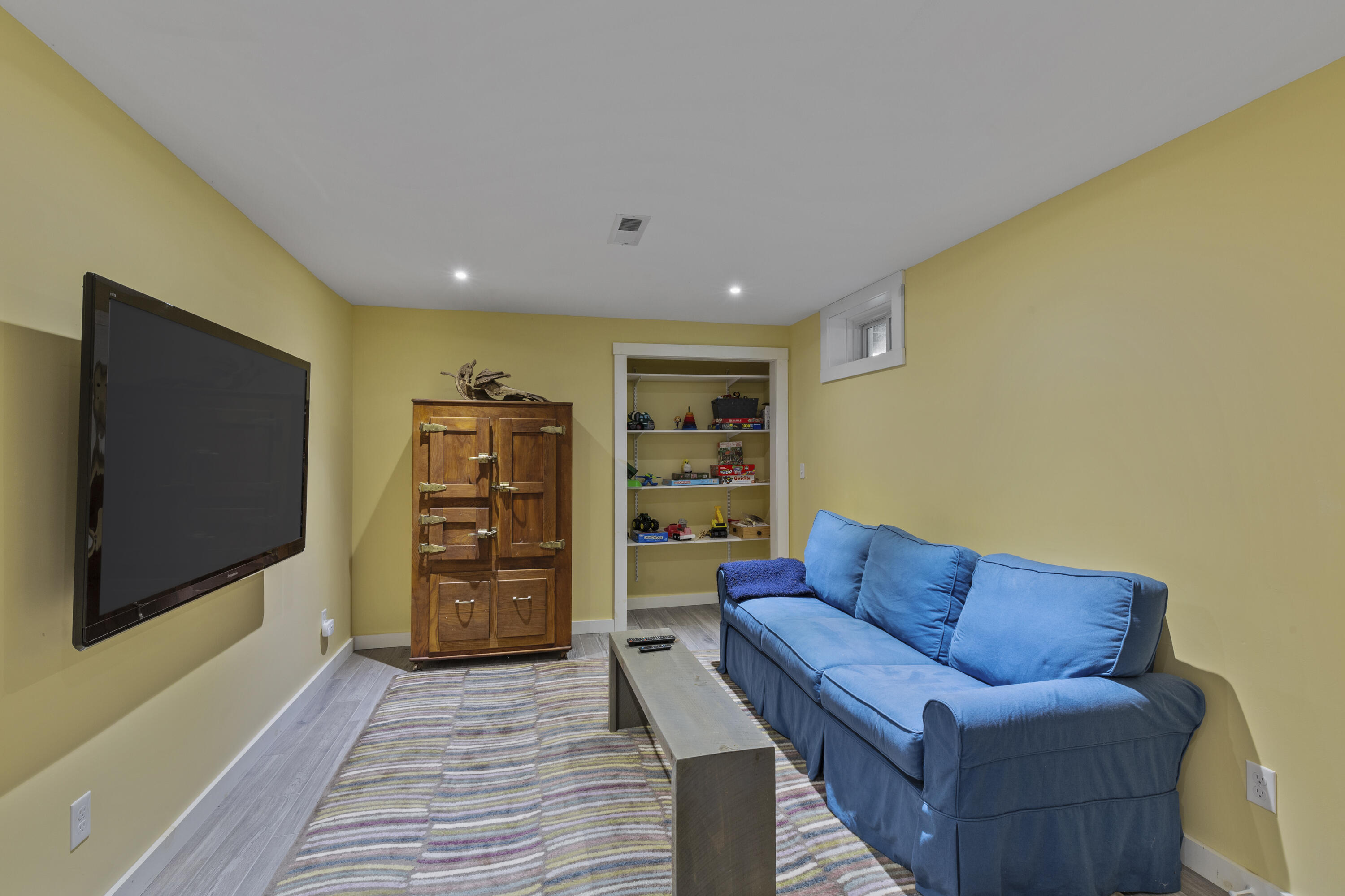 110 Broadcove East