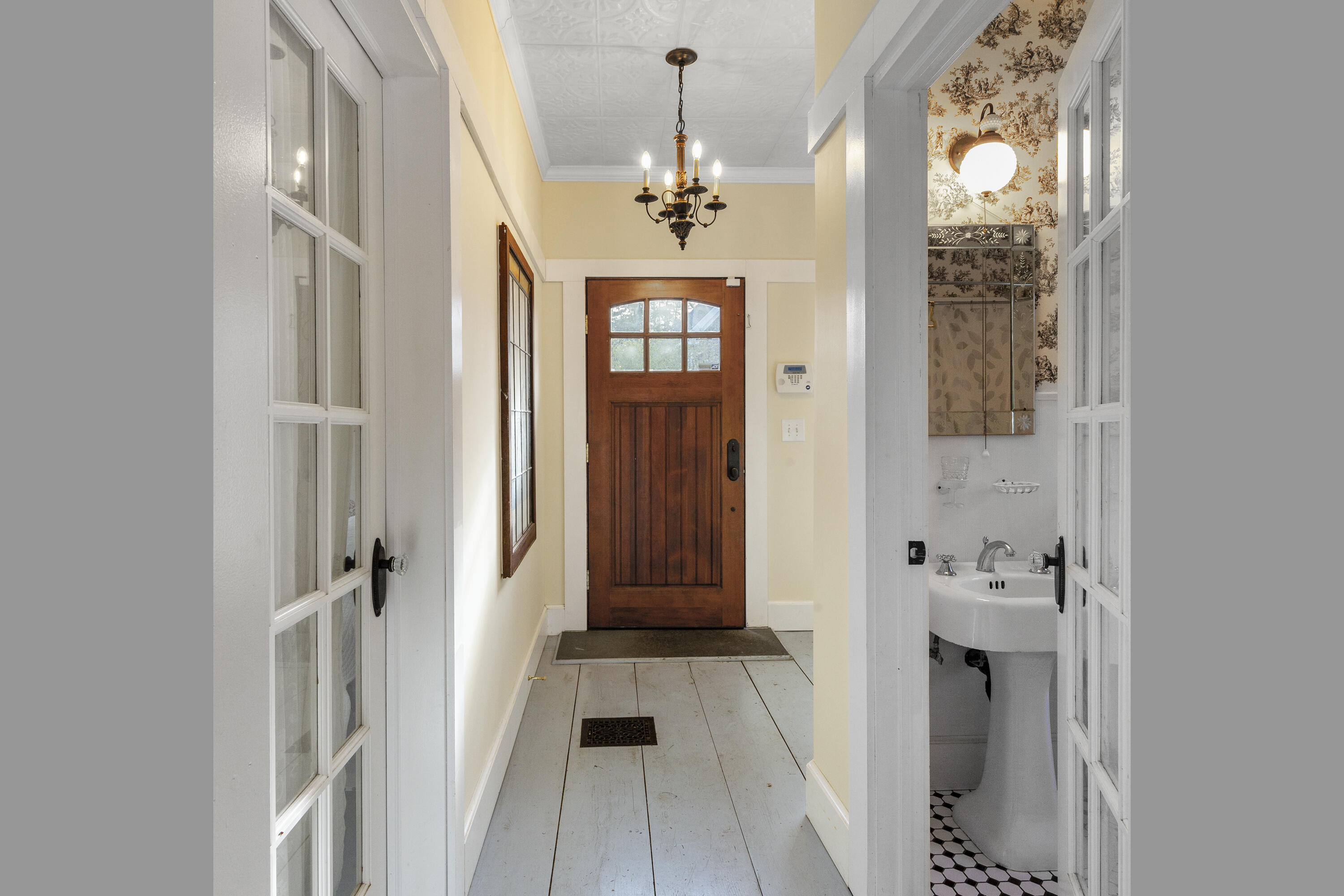 110 Broadcove East