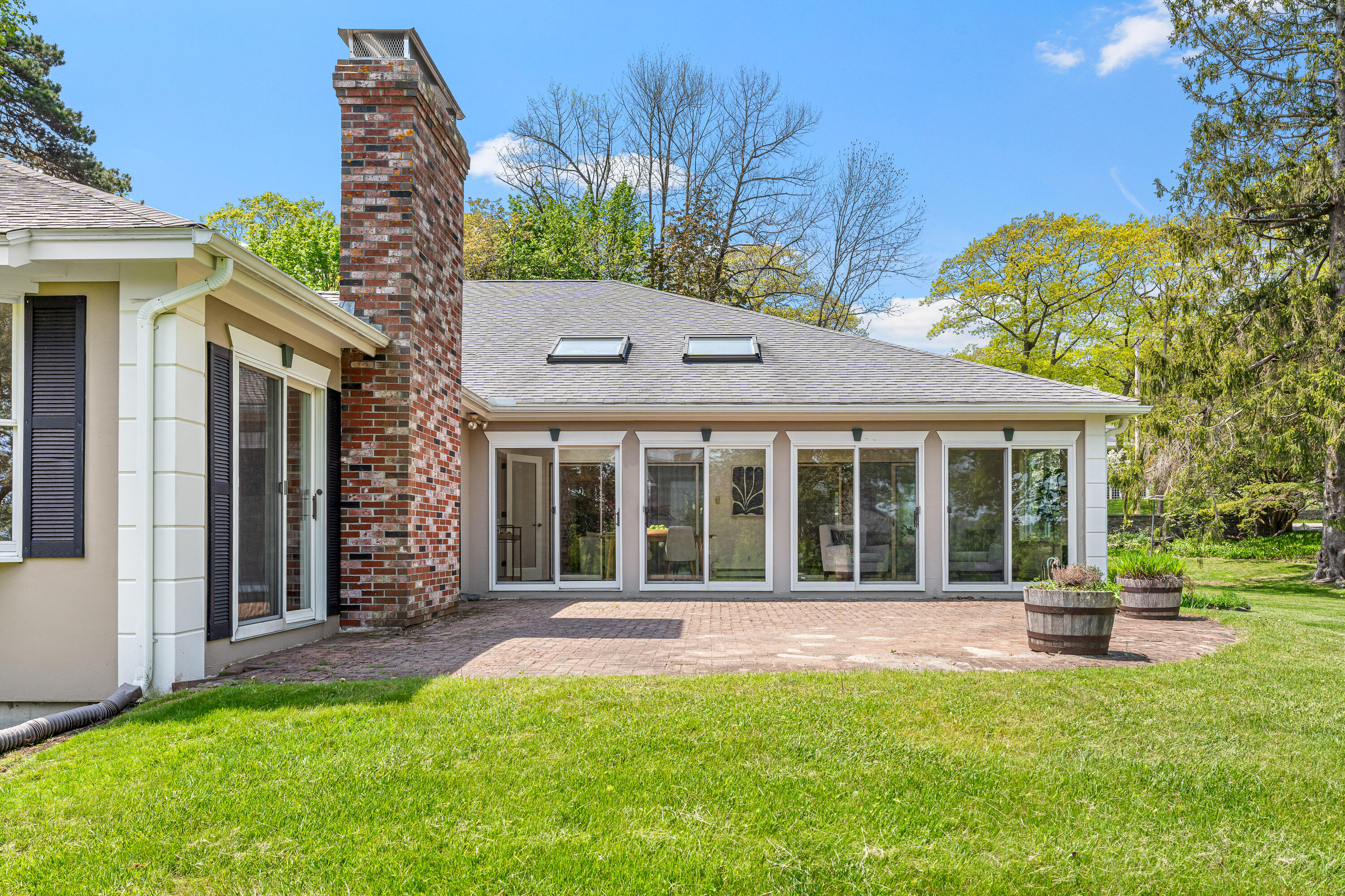 884 Shore Road