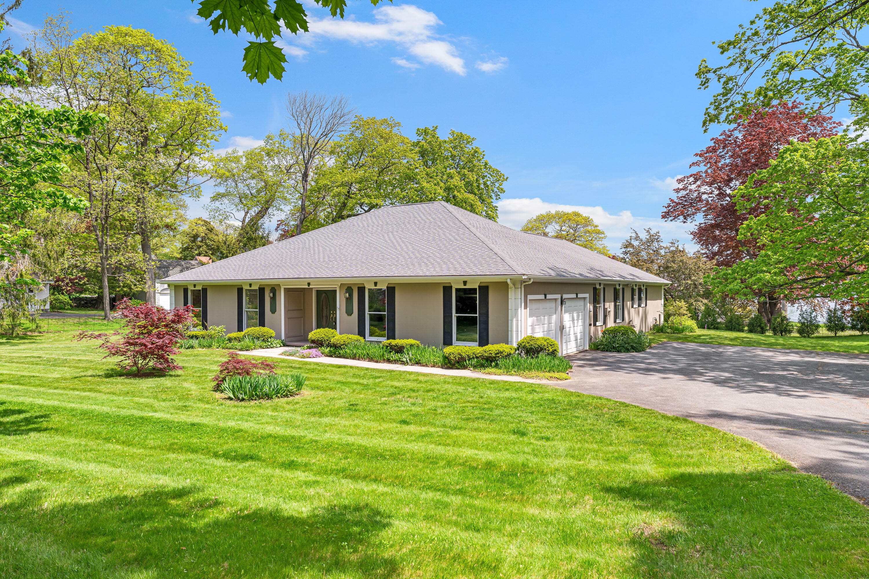 884 Shore Road