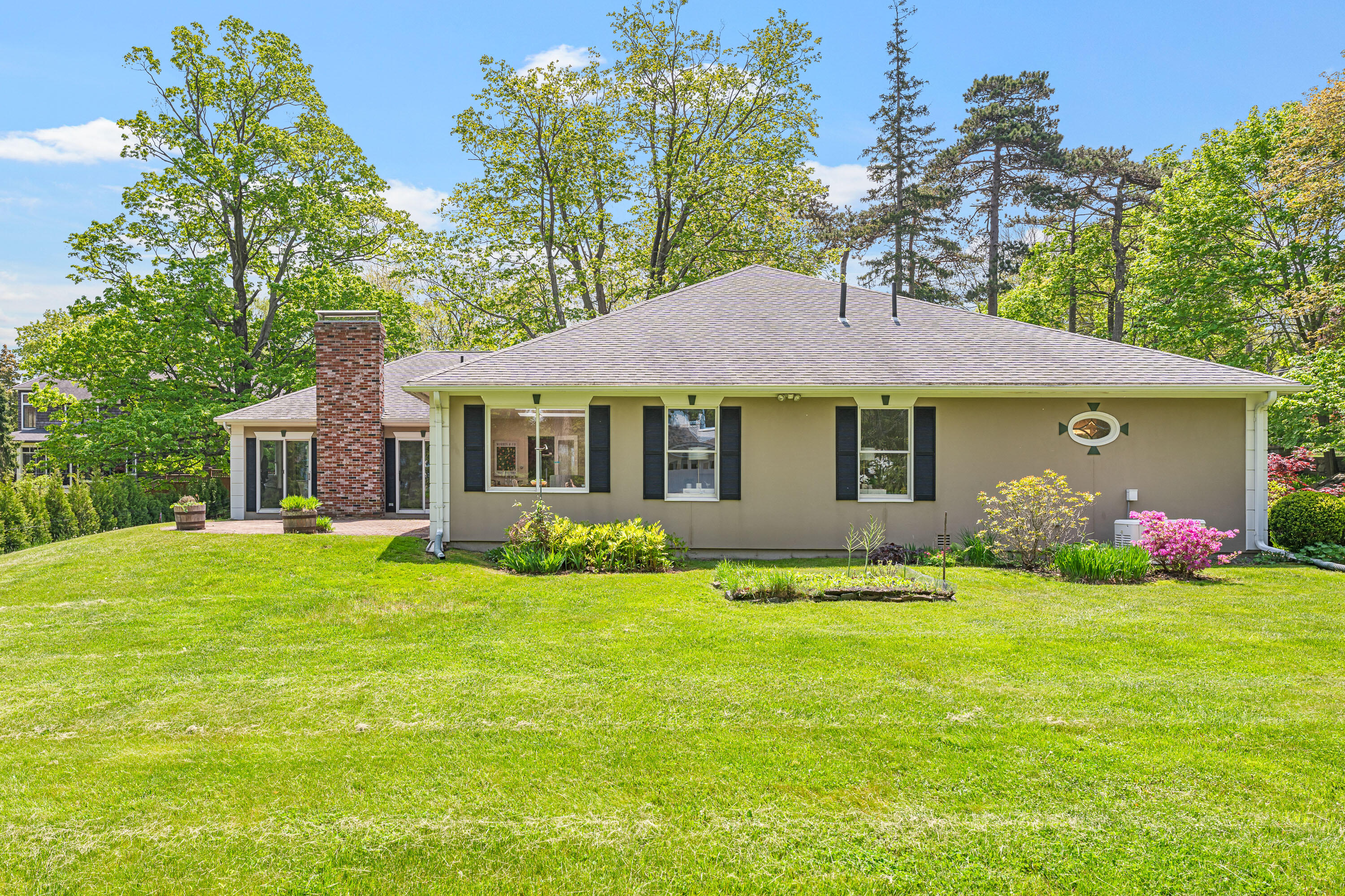 884 Shore Road