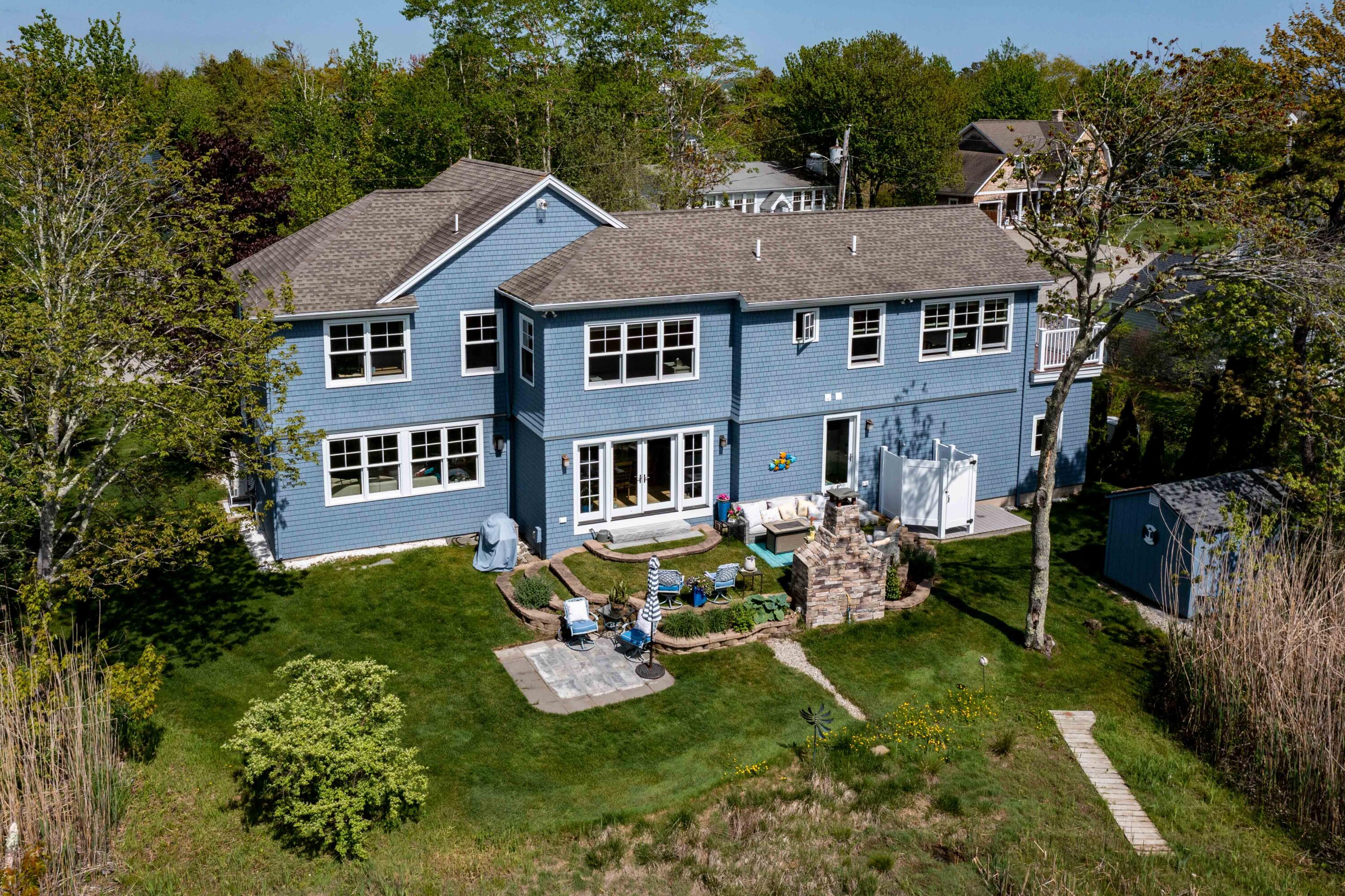 8 Peninsula Drive