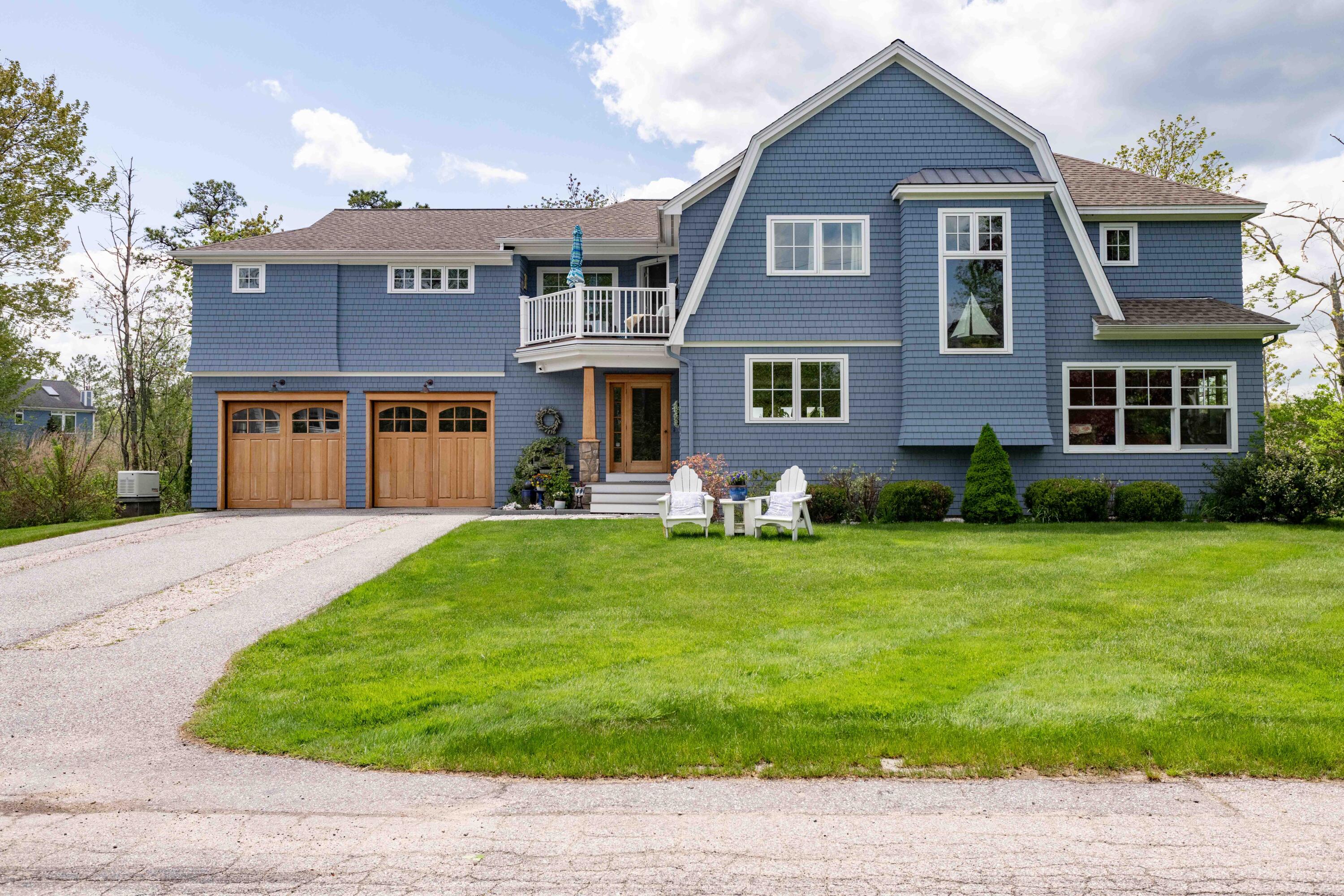8 Peninsula Drive