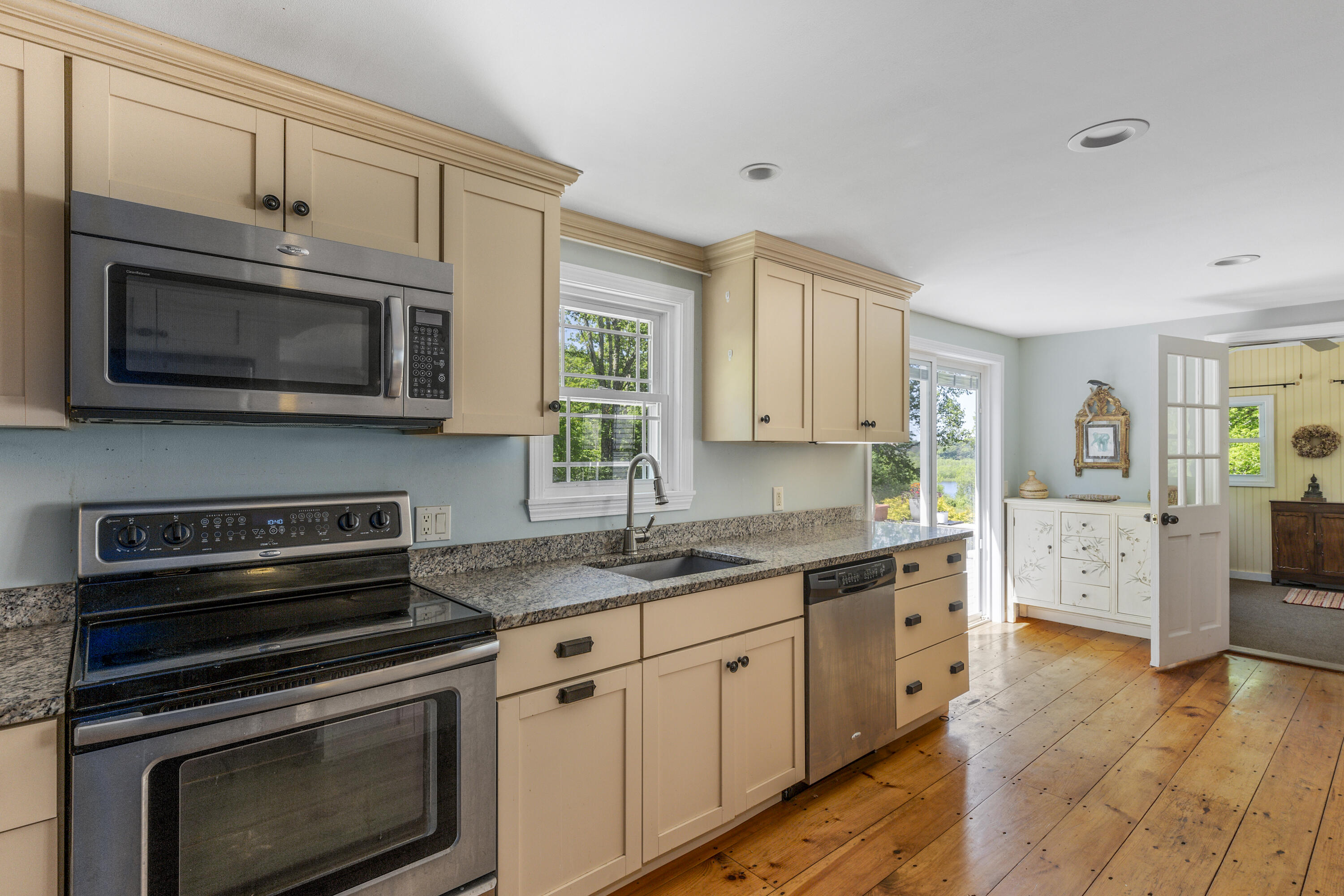 1110 Middle Road