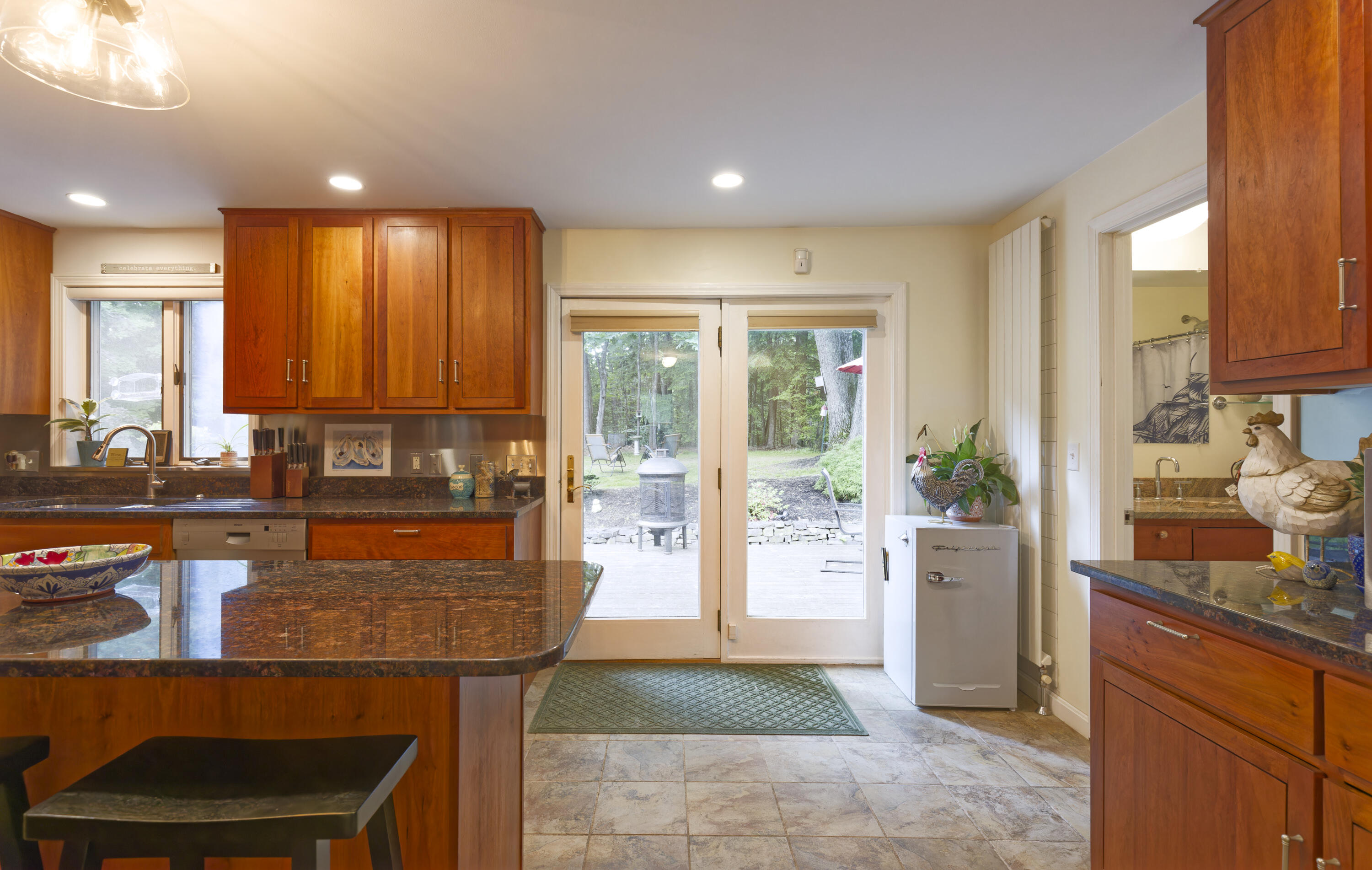 10 Blackthorne Lane