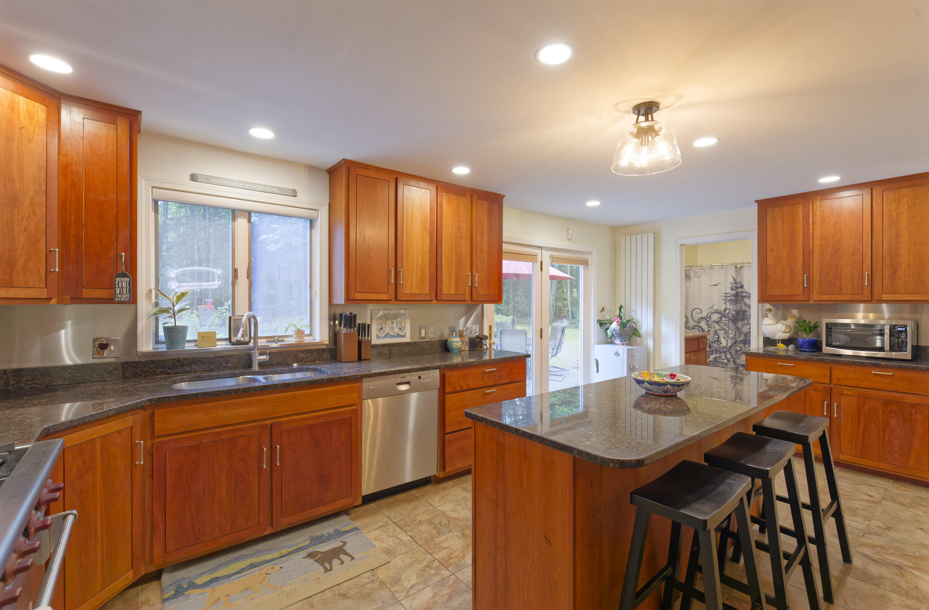 10 Blackthorne Lane