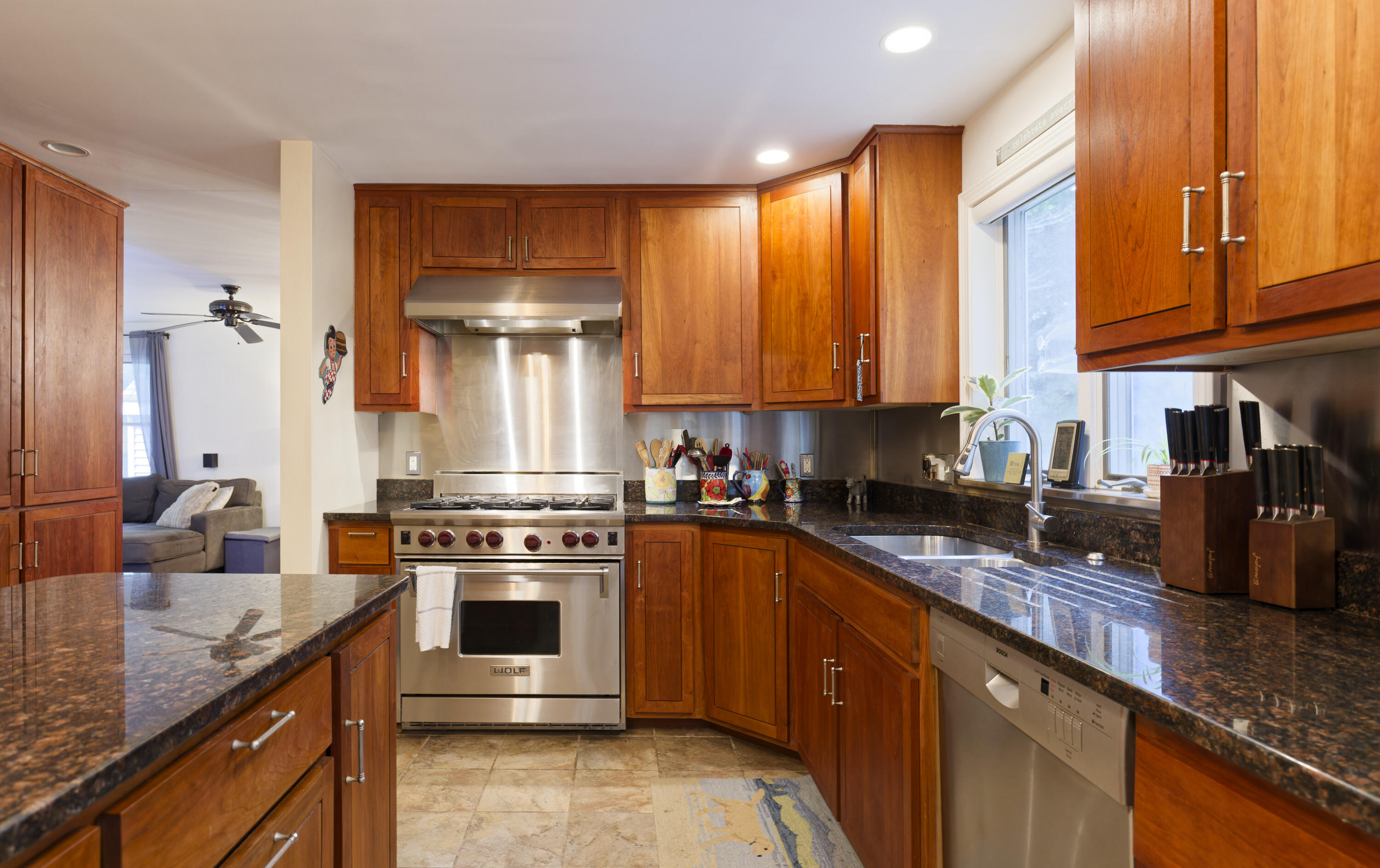 10 Blackthorne Lane
