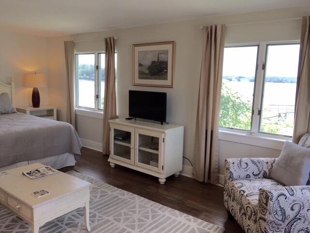 304 Eddy Road, 216