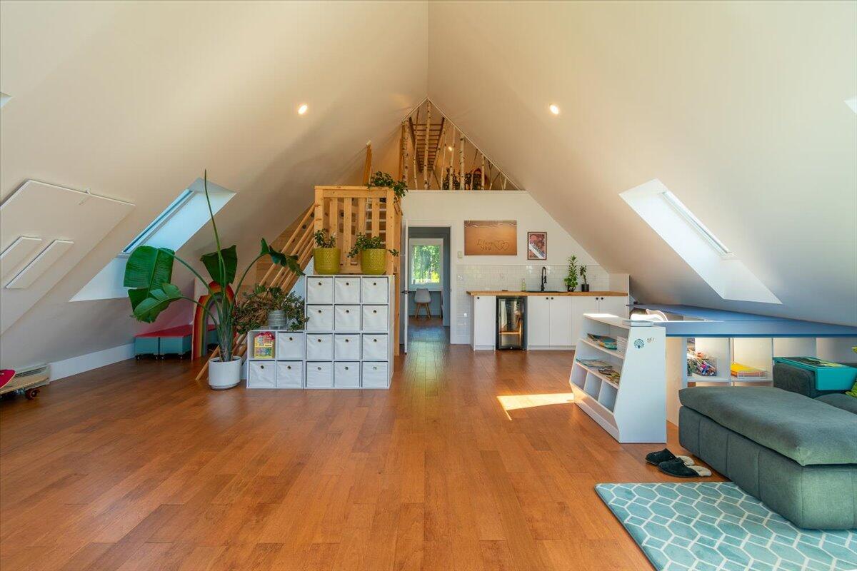 54 S Ridge Drive