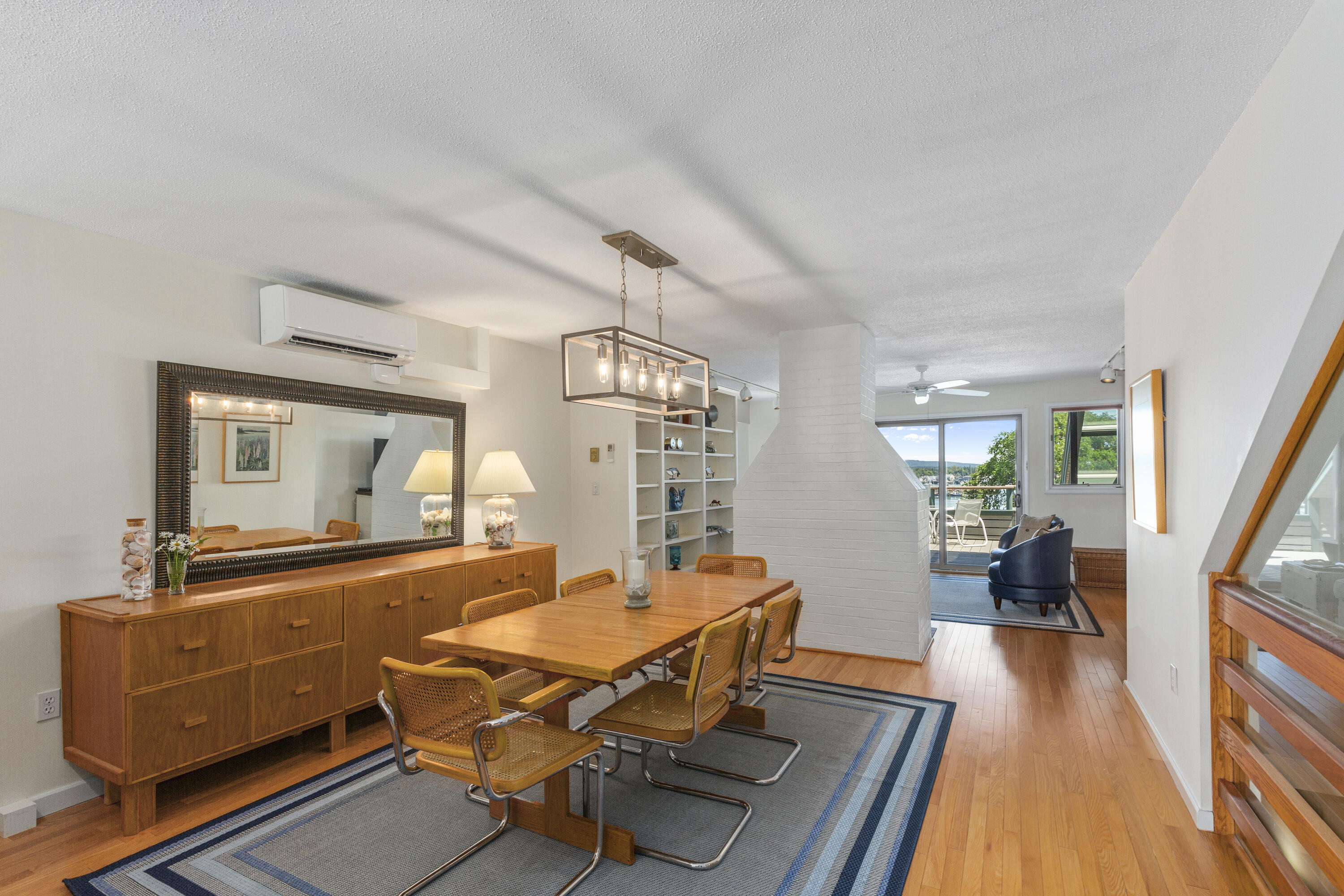 10 Robinson Lane, 11