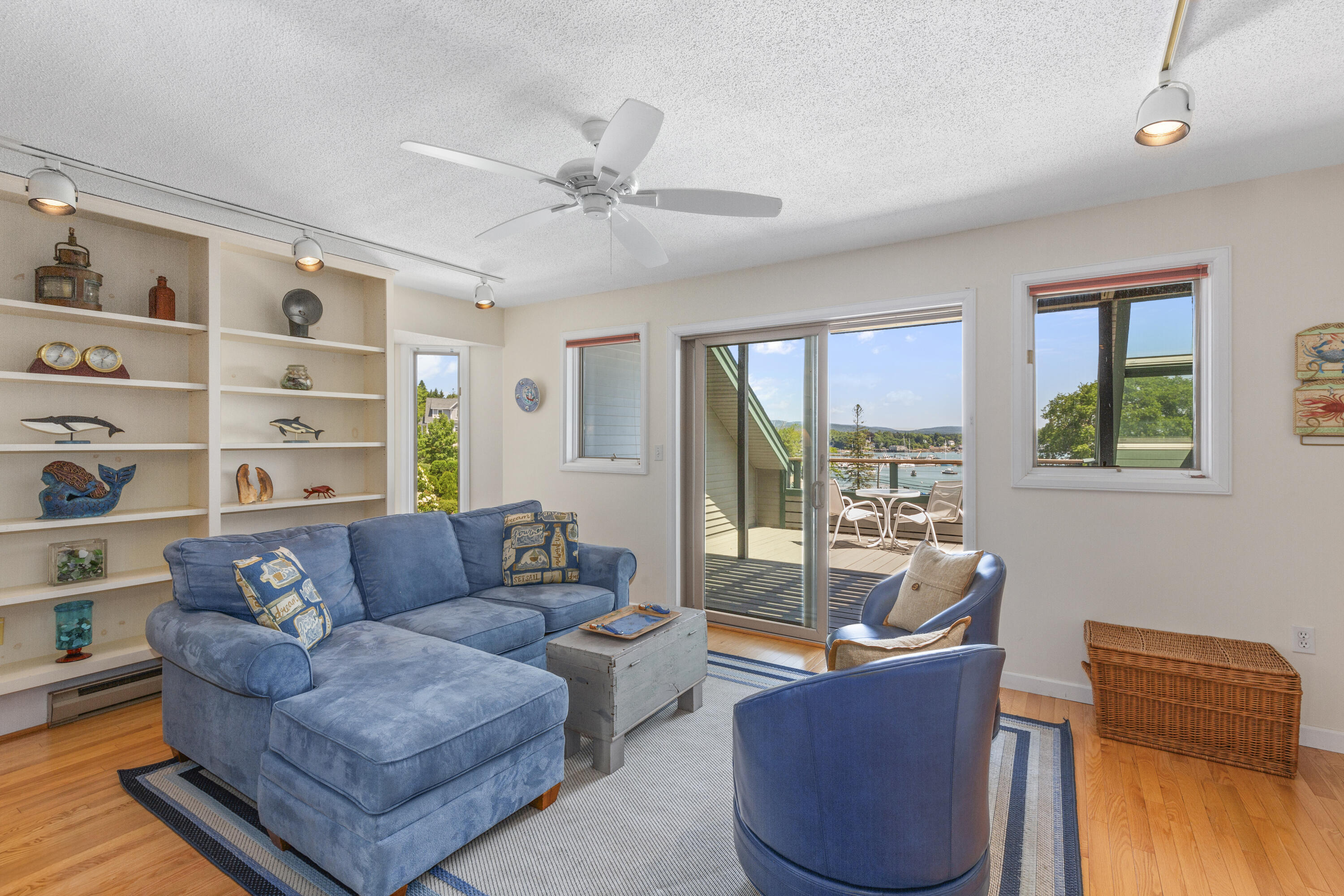 10 Robinson Lane, 11