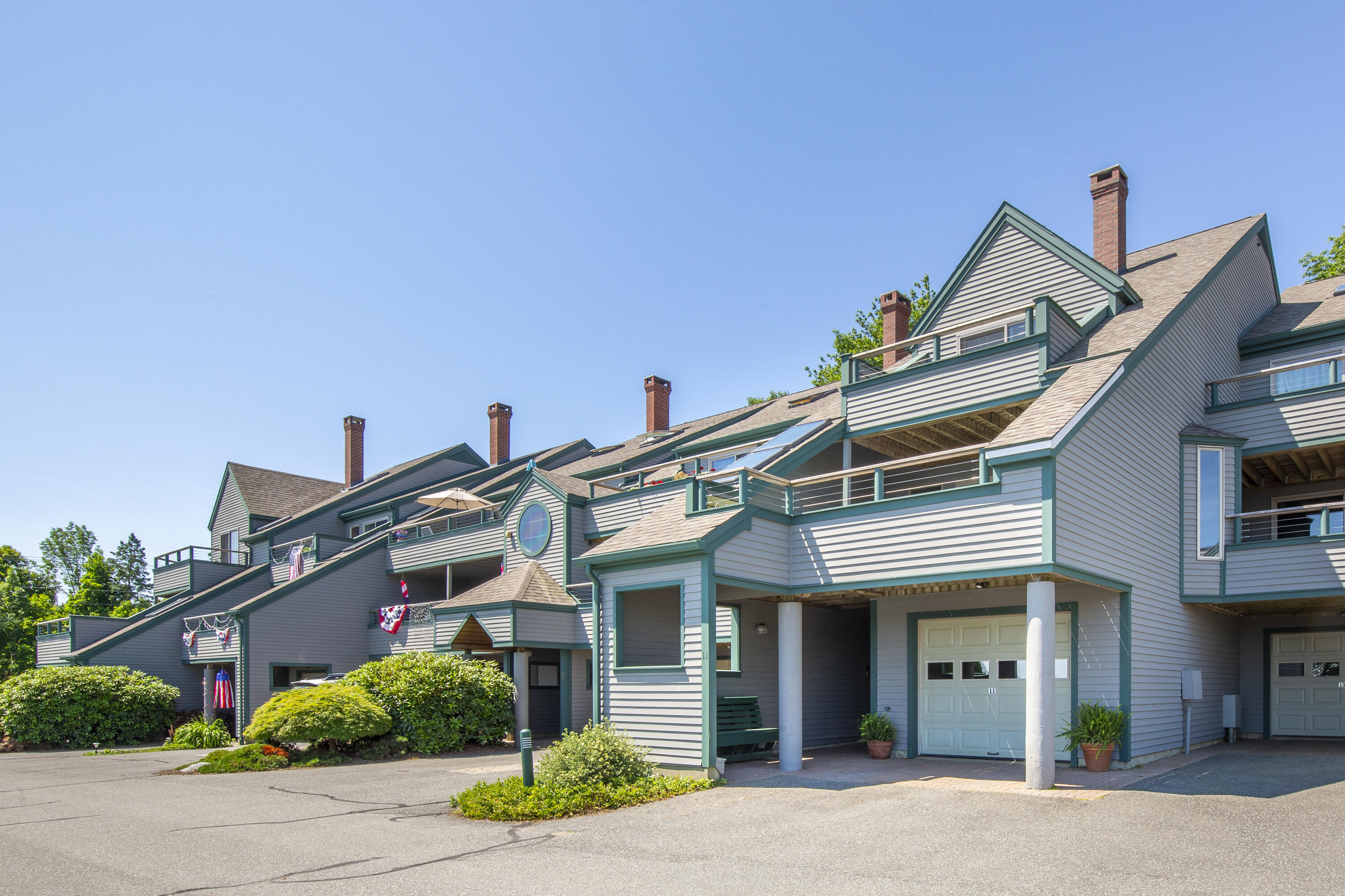 10 Robinson Lane, 11