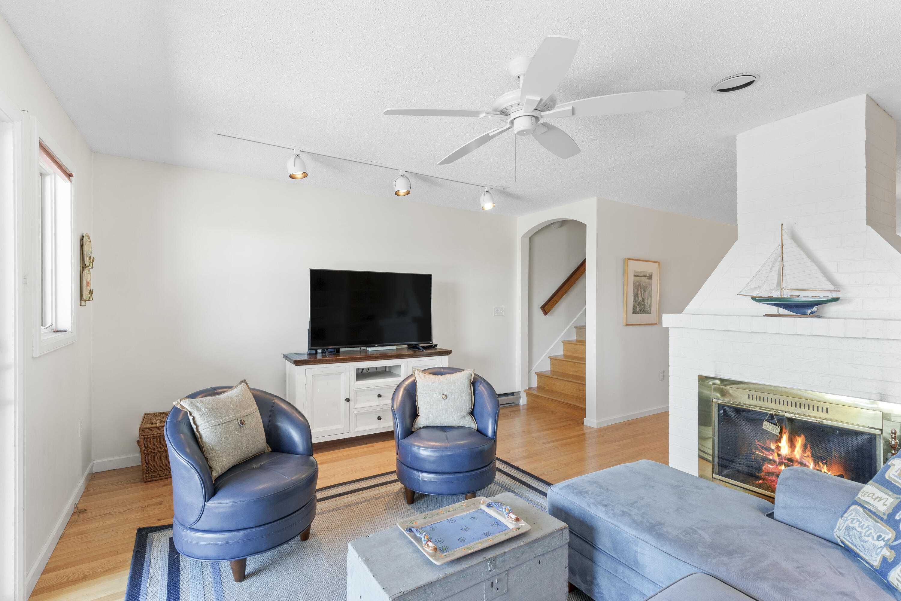 10 Robinson Lane, 11