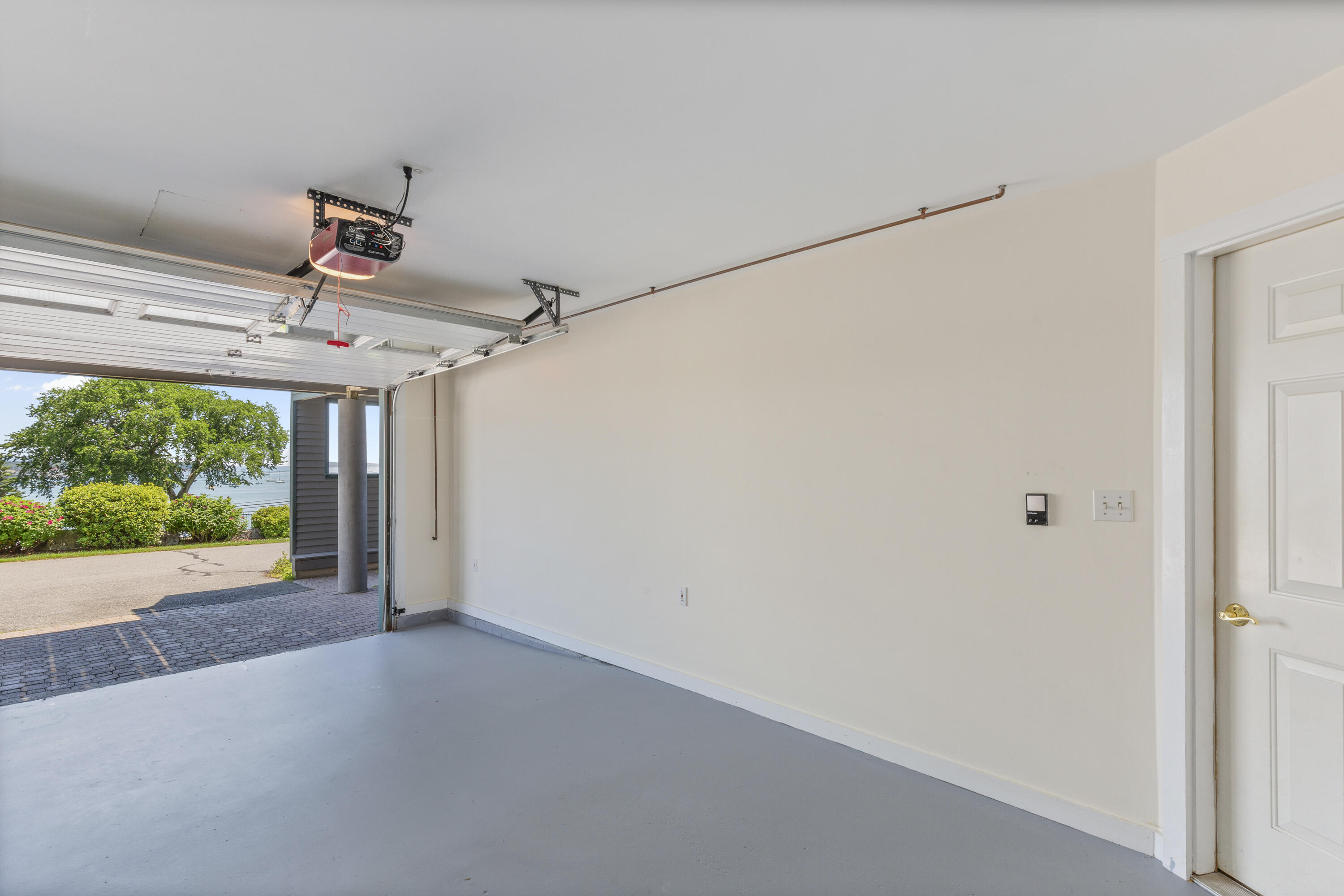 10 Robinson Lane, 11