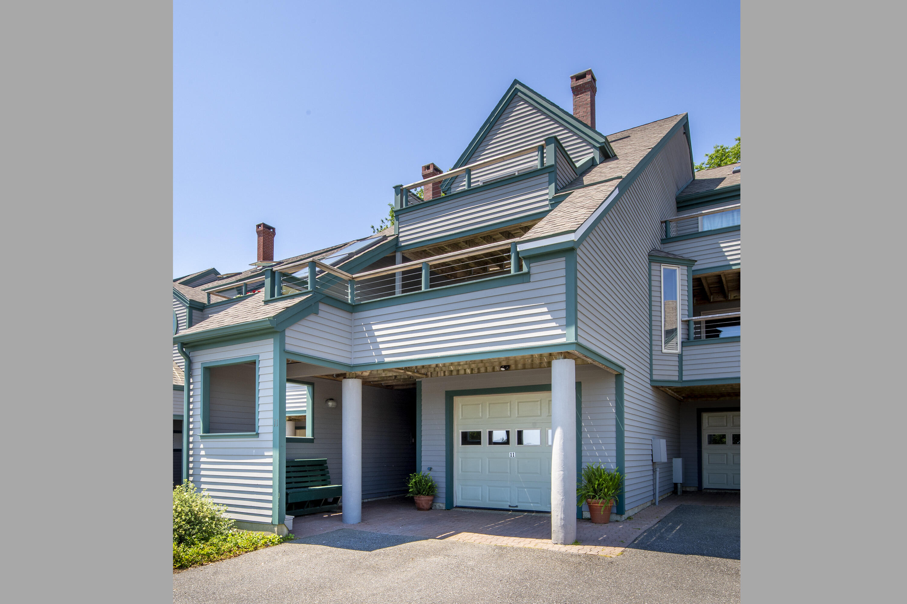 10 Robinson Lane, 11