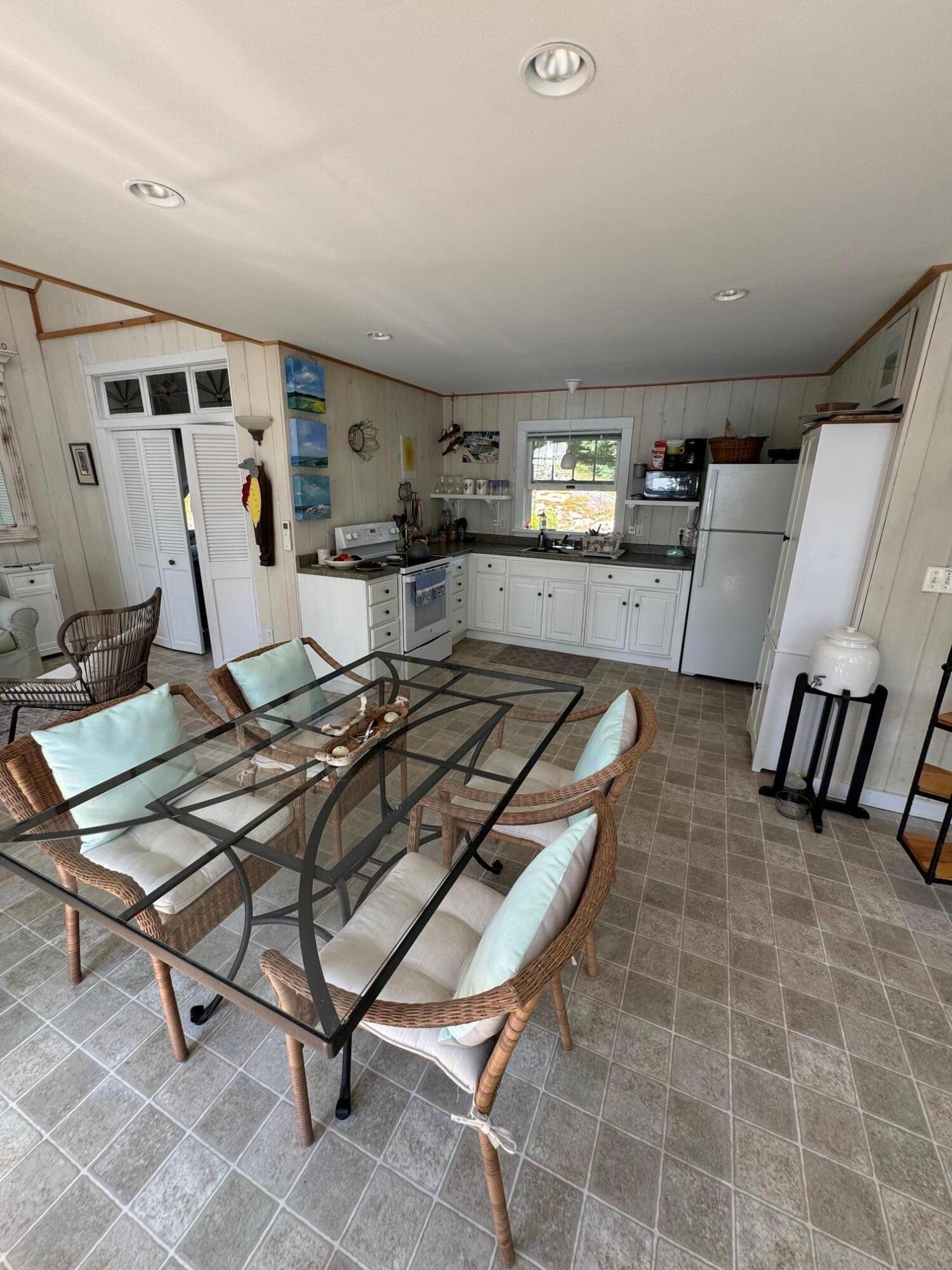 687 Sunshine Road