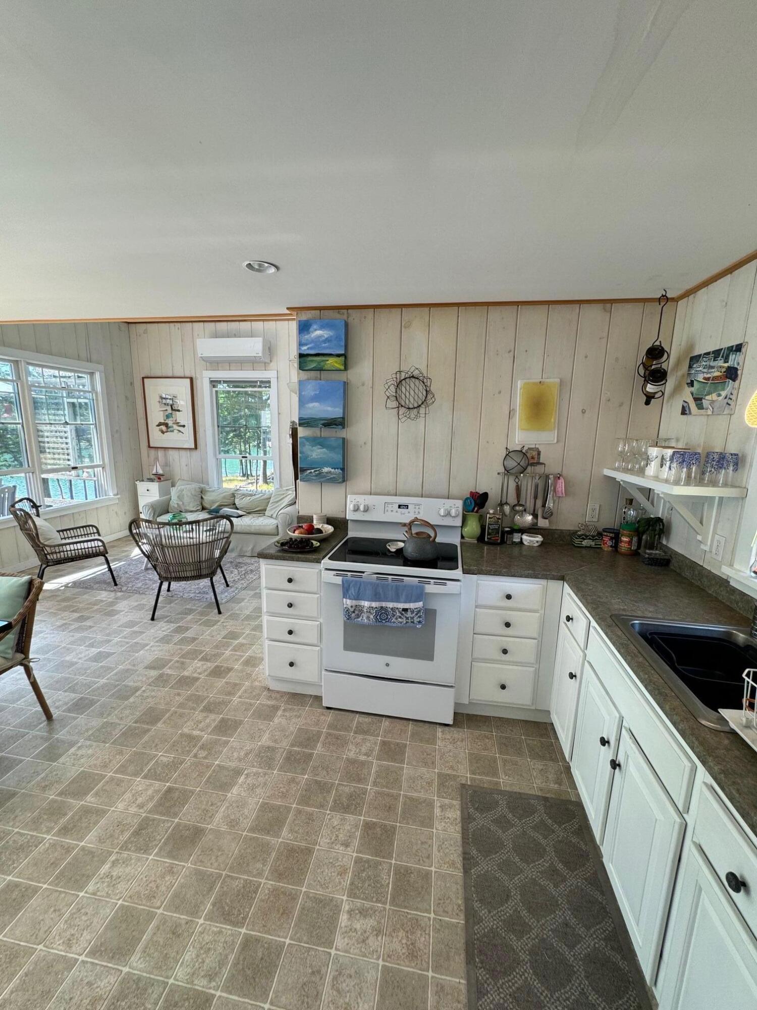 687 Sunshine Road