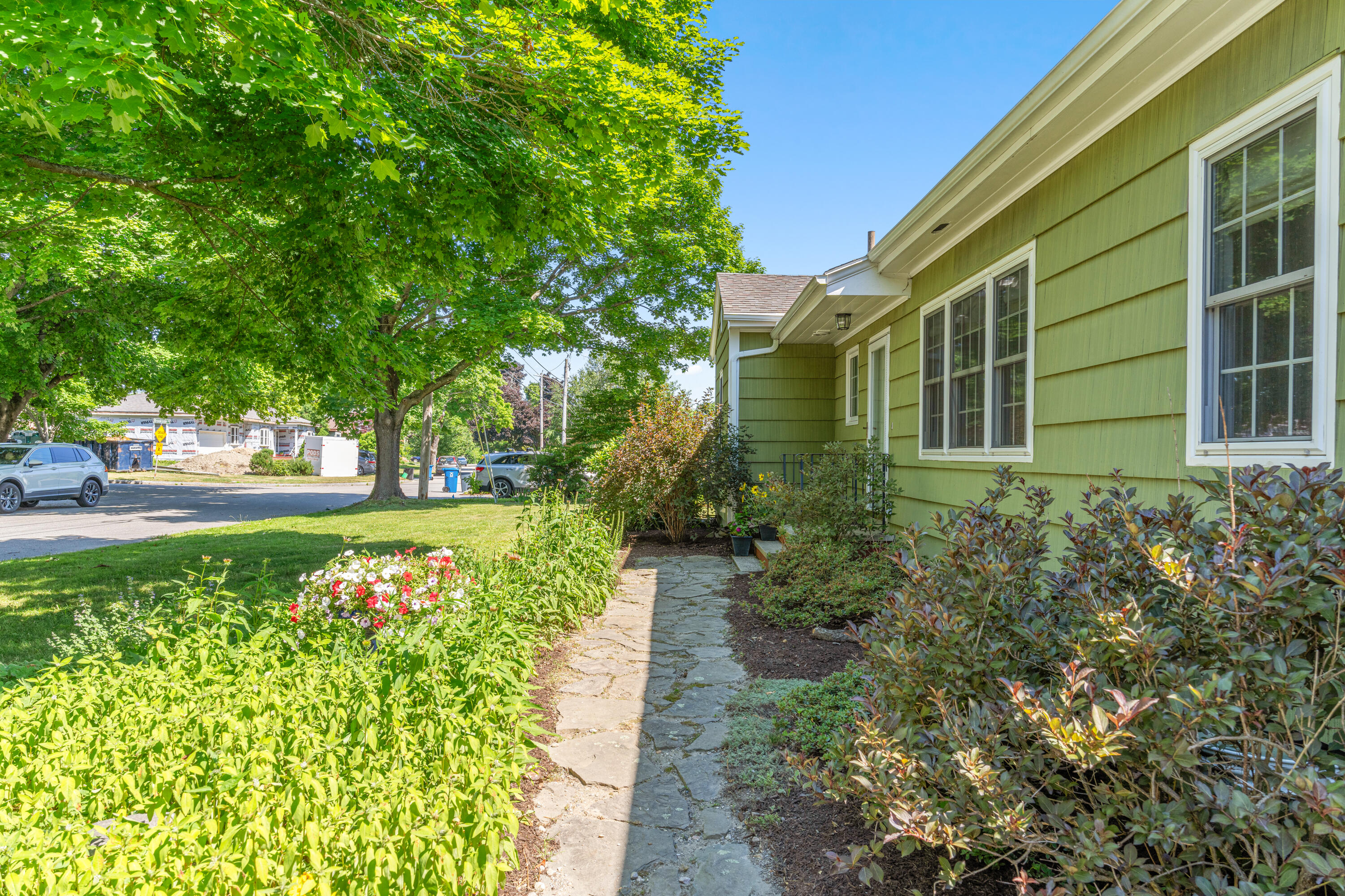 13 Brookside Road