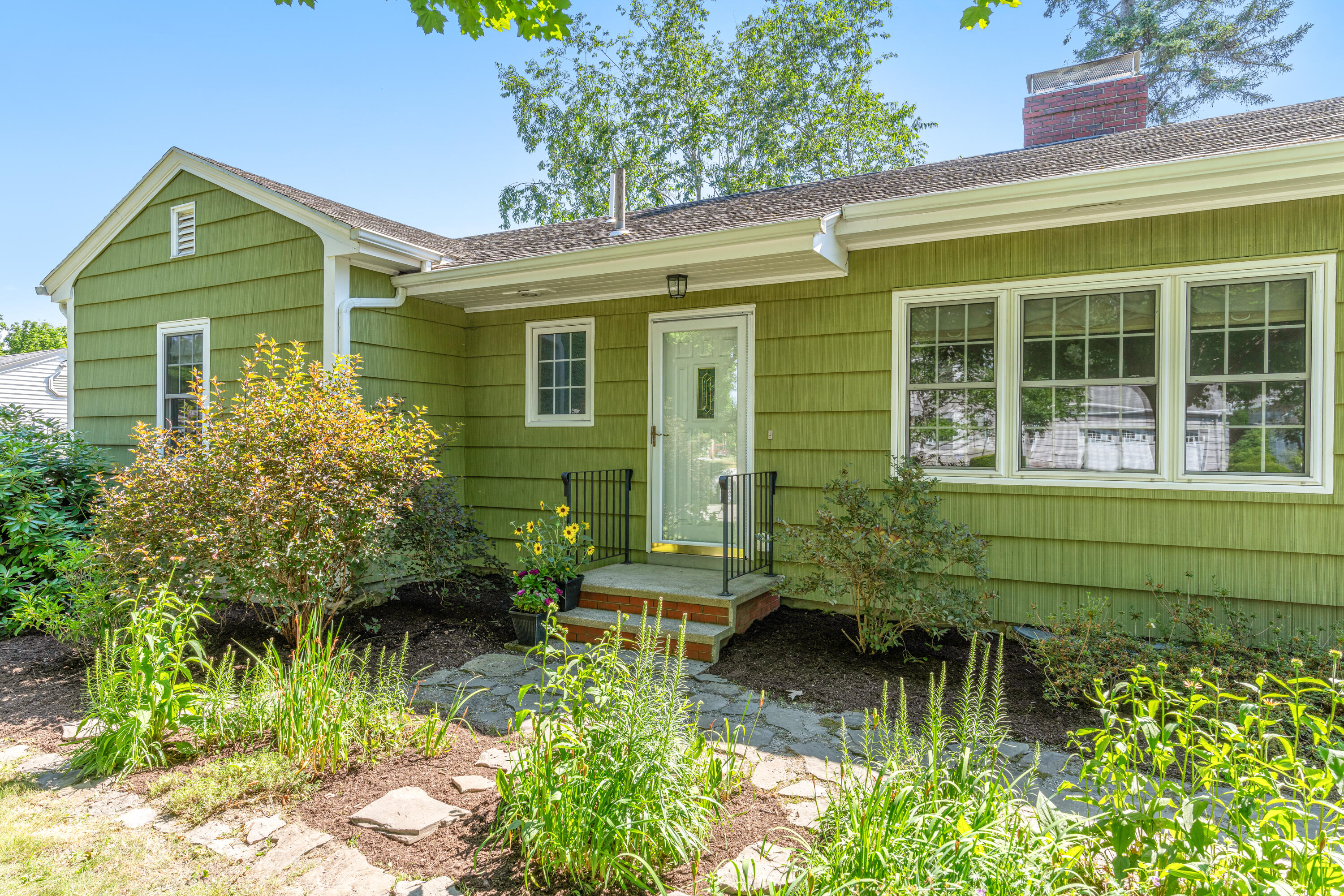 13 Brookside Road