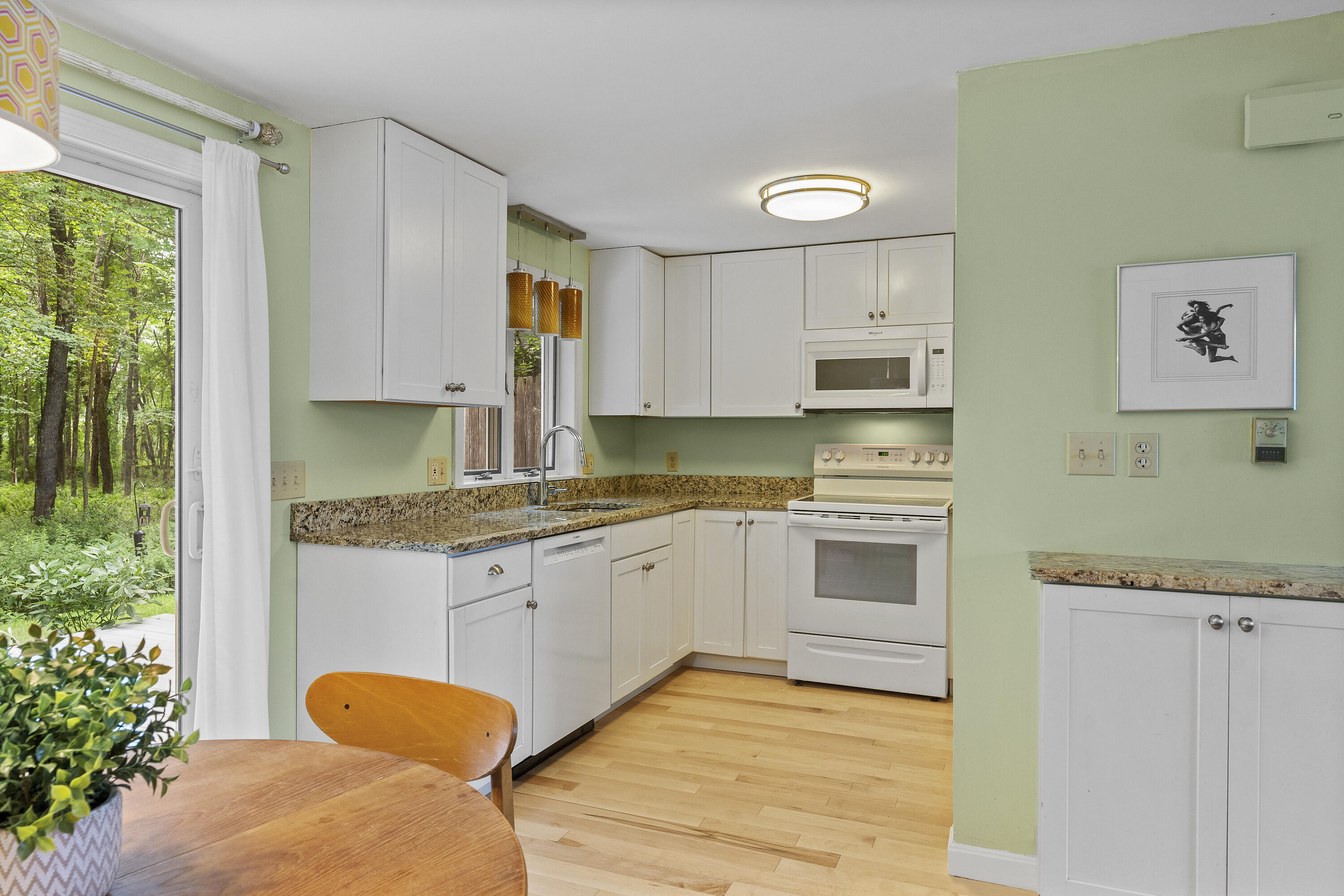 5 Riverbend Drive, 5